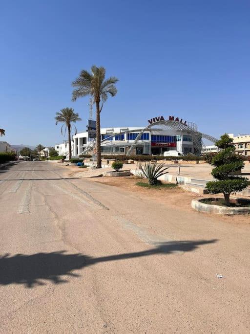 Amazing 2-Bed private Apartment with shared pools view 4