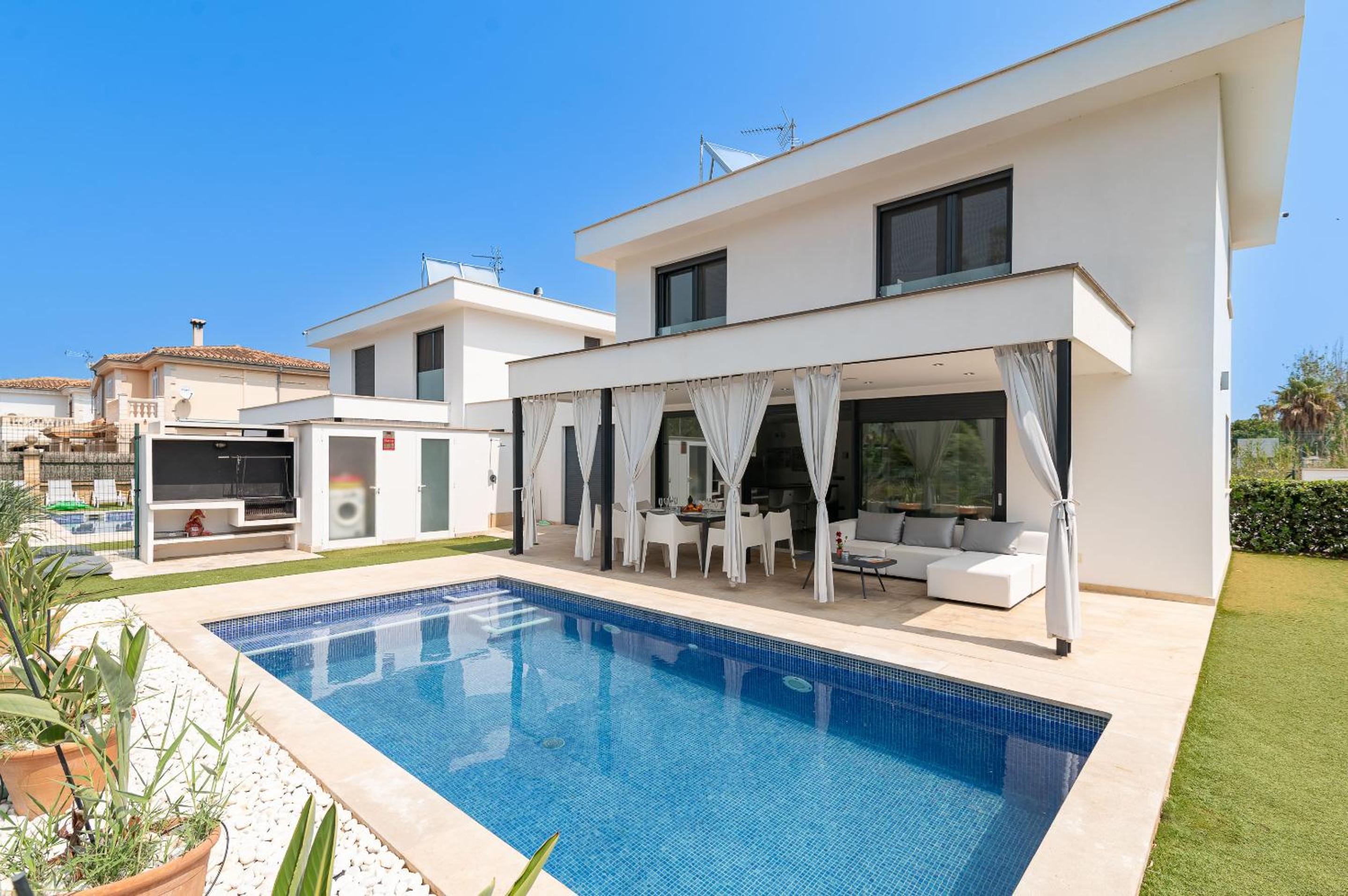 Beach Villa Cosins 1 Mel by Sealand Villas view 4