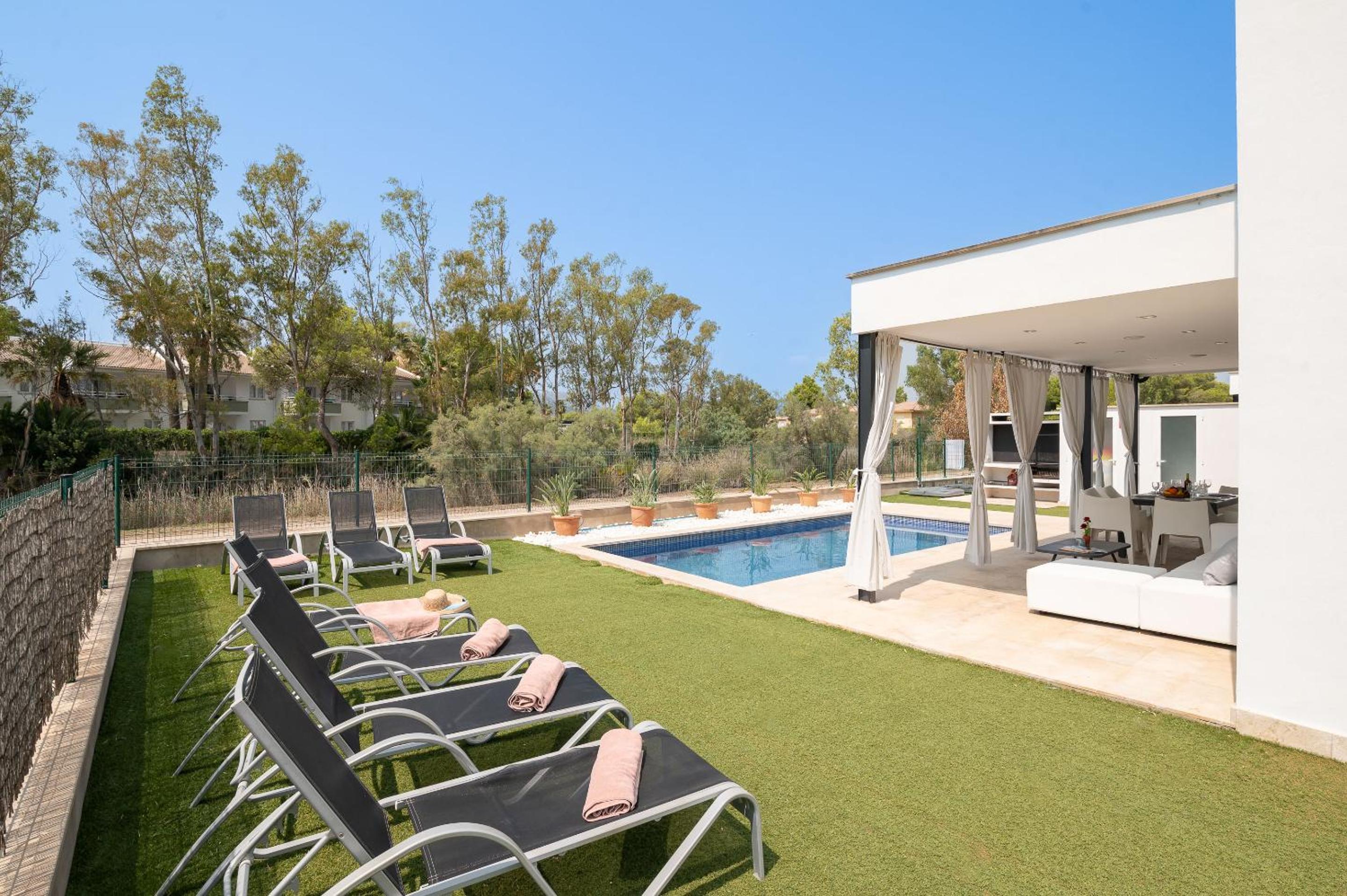 Beach Villa Cosins 1 Mel by Sealand Villas view 5