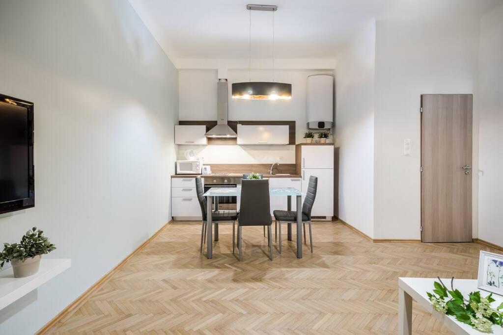 Dessy Downtown Apartment Budapest view 3