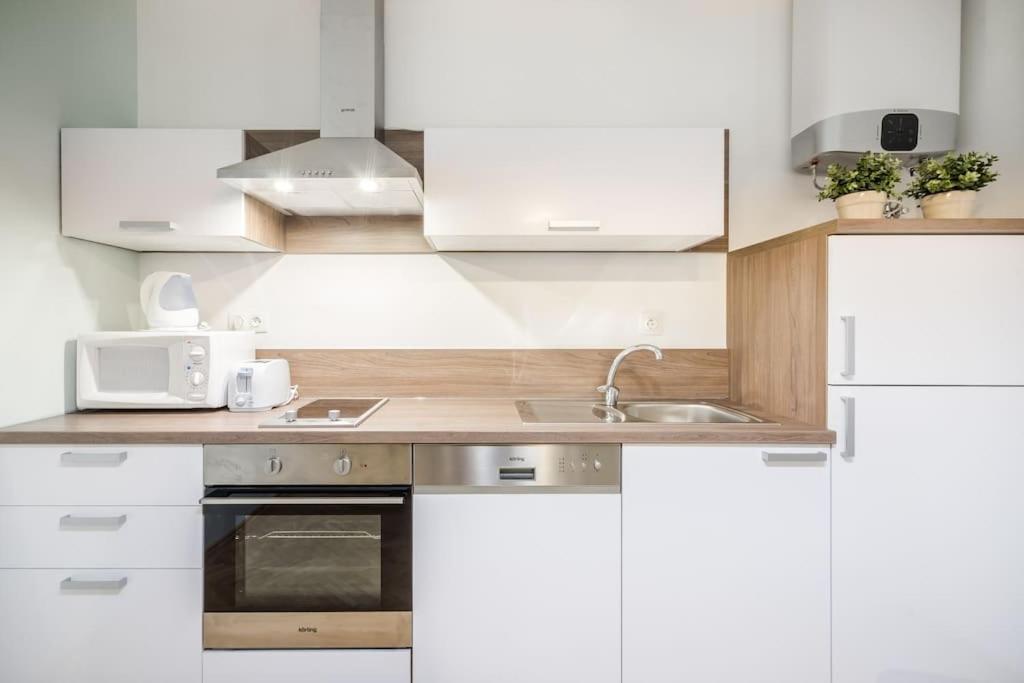 Dessy Downtown Apartment Budapest view 4