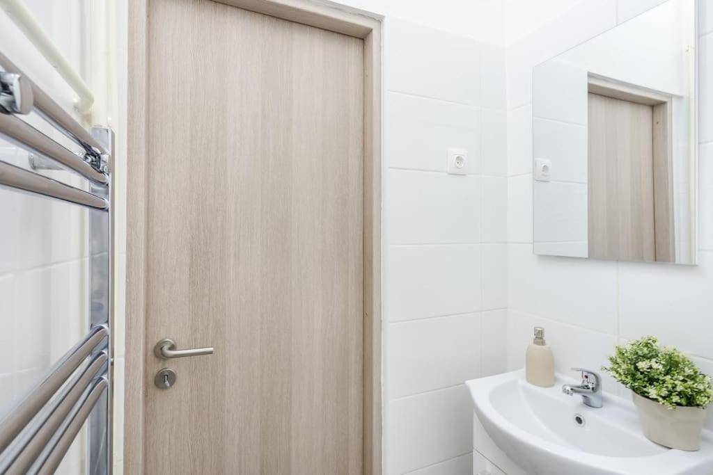 Dessy Downtown Apartment Budapest view 5