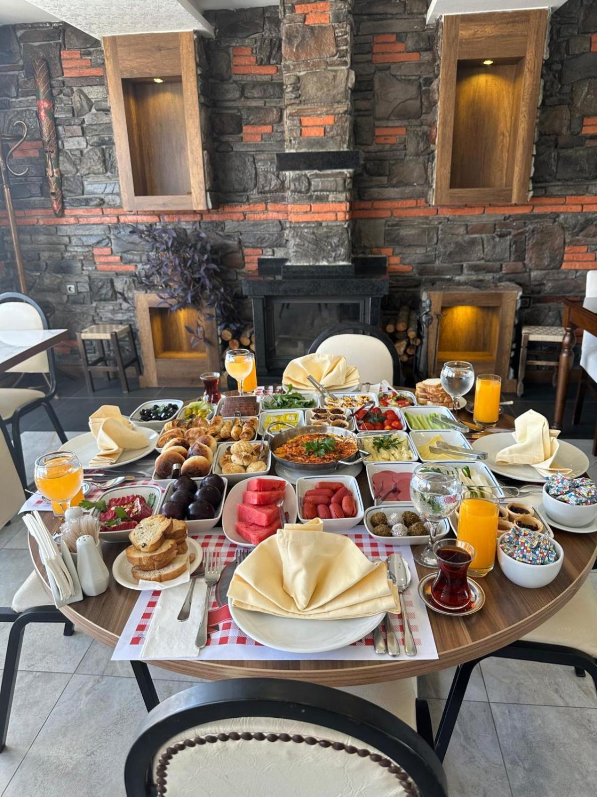 Grand Ons Otel - Image 26