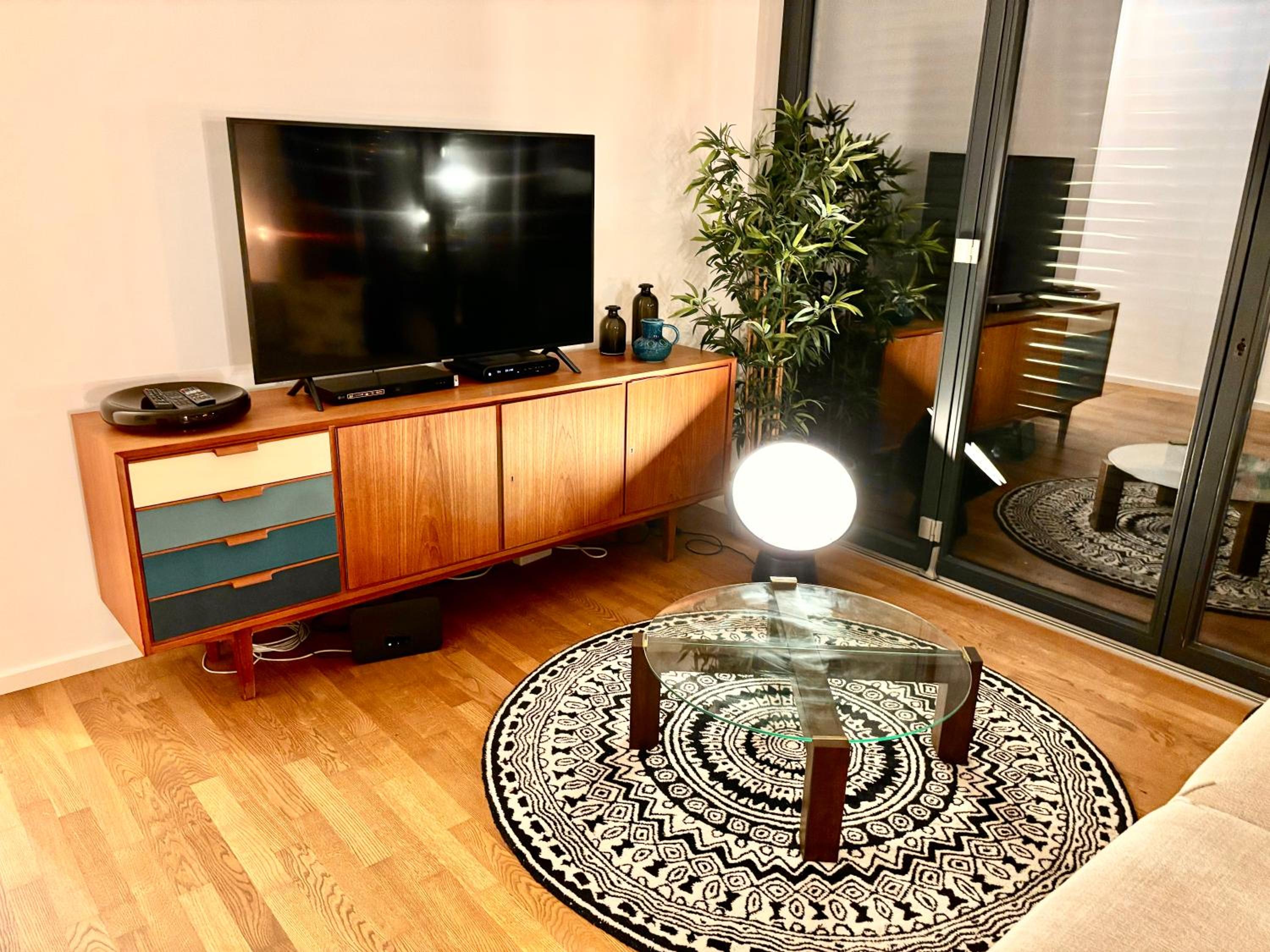 2 Bedroom Mauerpark-Apartment, Berlin Mitte View calendar