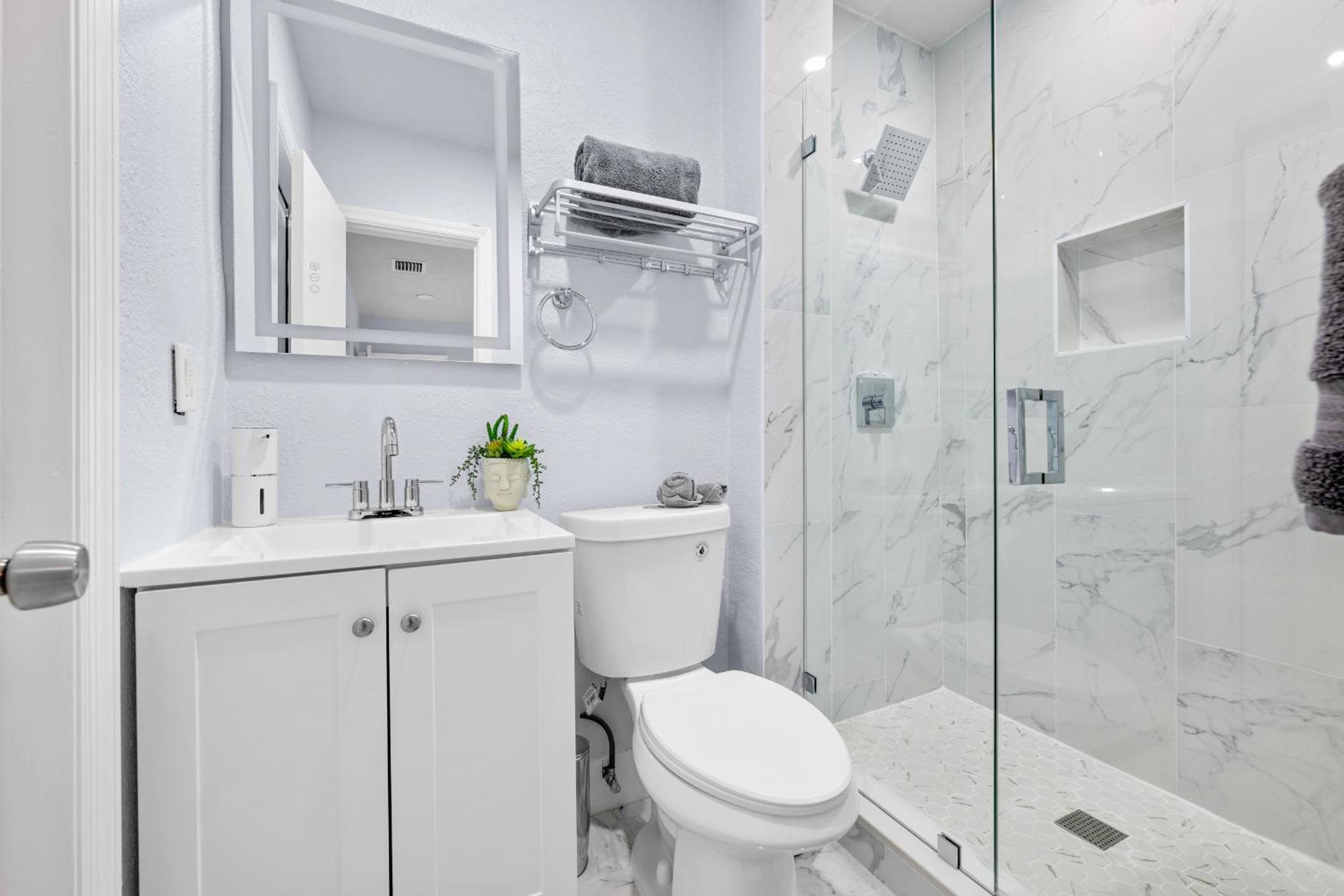 Spacious 3BR Home with Pool, Near Hollywood Beach view 4