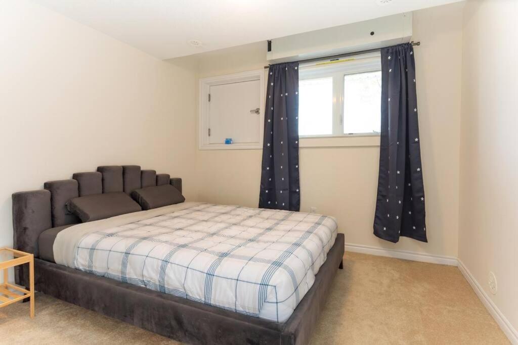 Cozy 2 Bedrooms Townhome in Oshawa