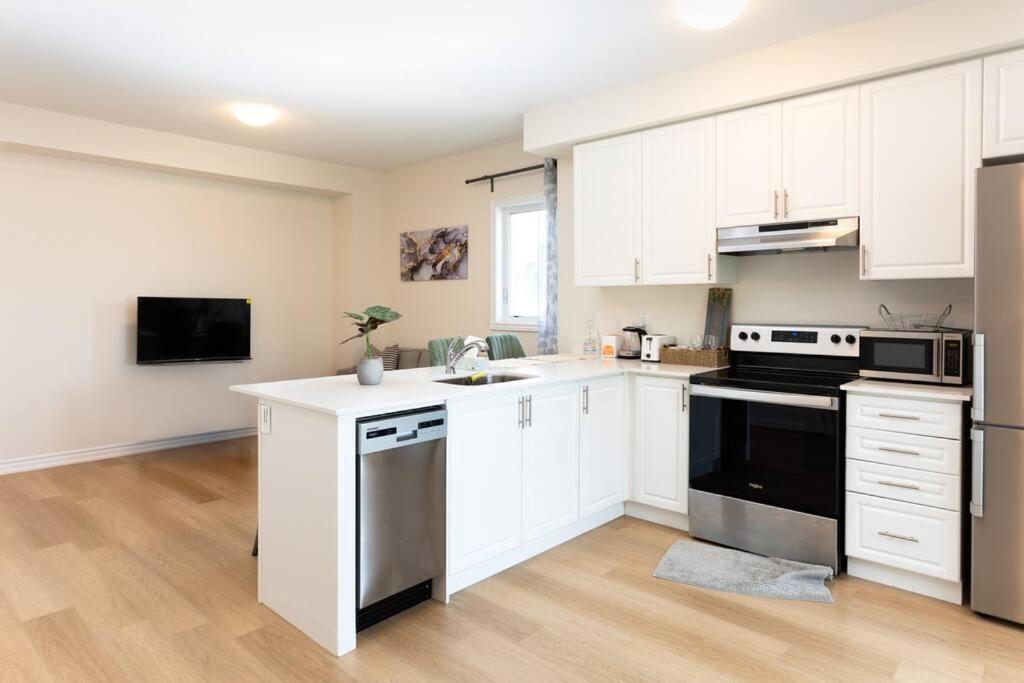 Cozy 2 Bedrooms Townhome in Oshawa