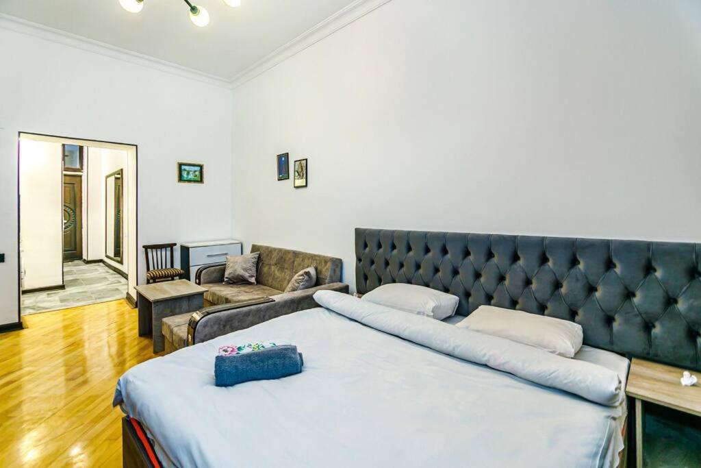 City center stylish studio