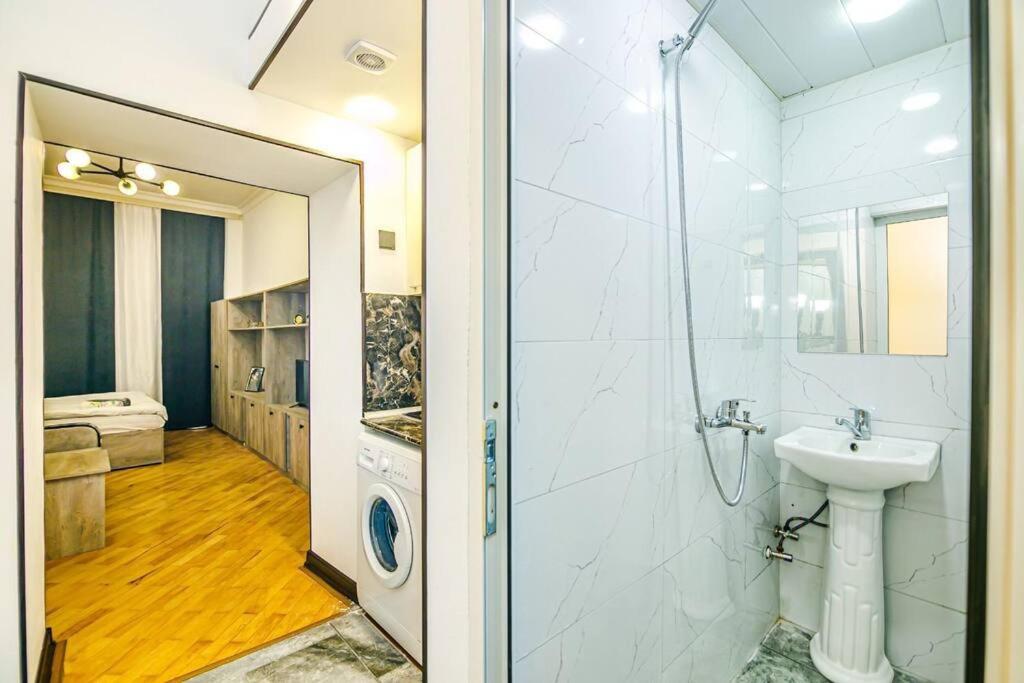 City center stylish studio
