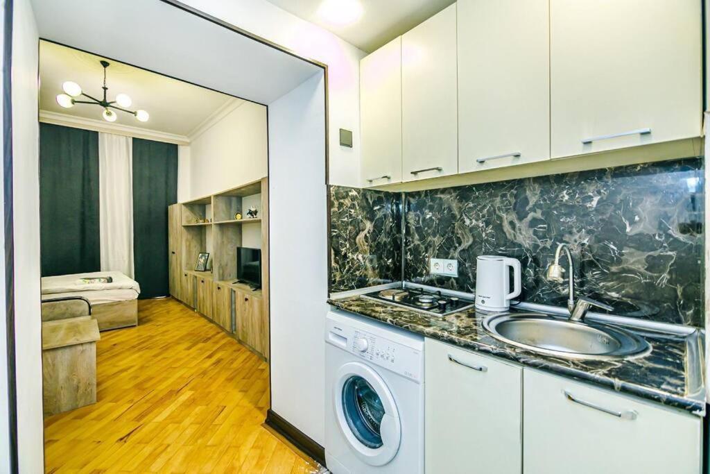 City center stylish studio