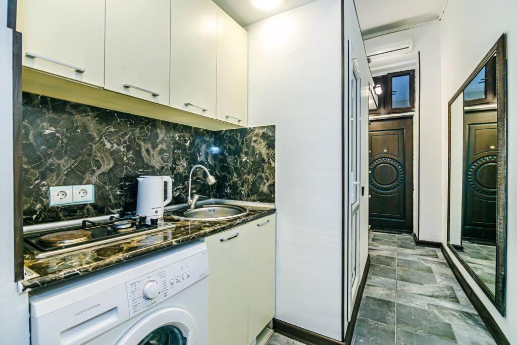 City center stylish studio
