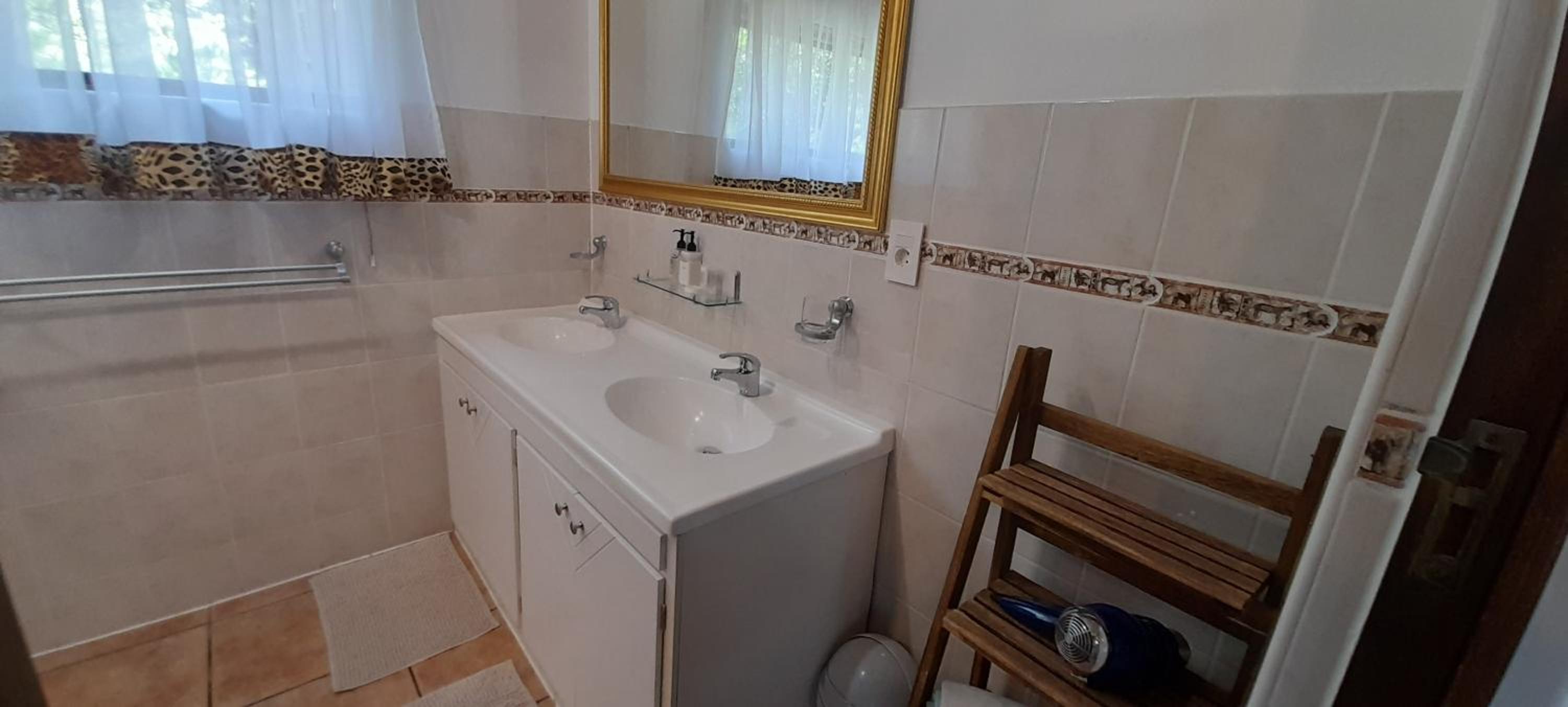 Easy Five Guest House