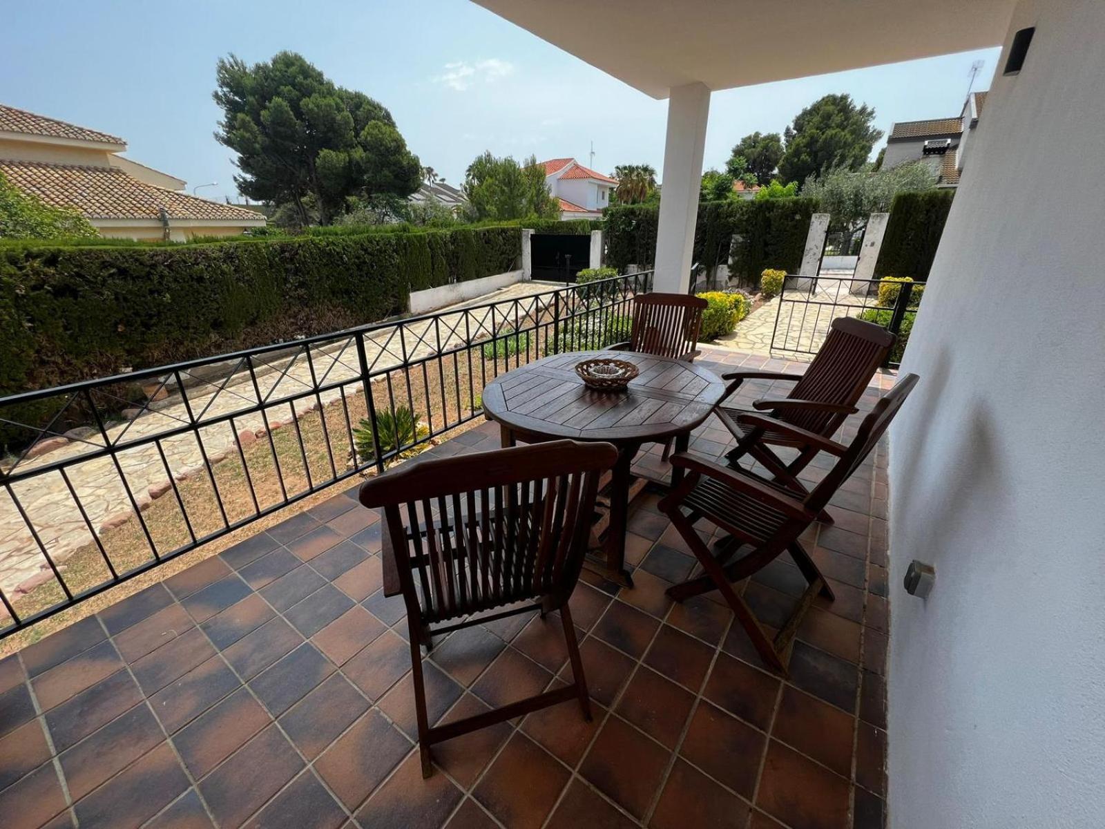 Acogedora casa con piscina