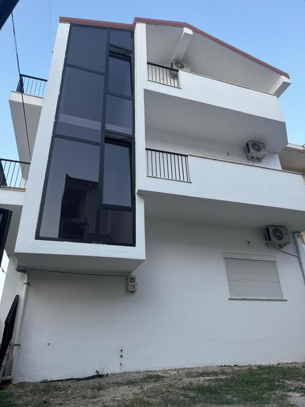 Vila TOLA