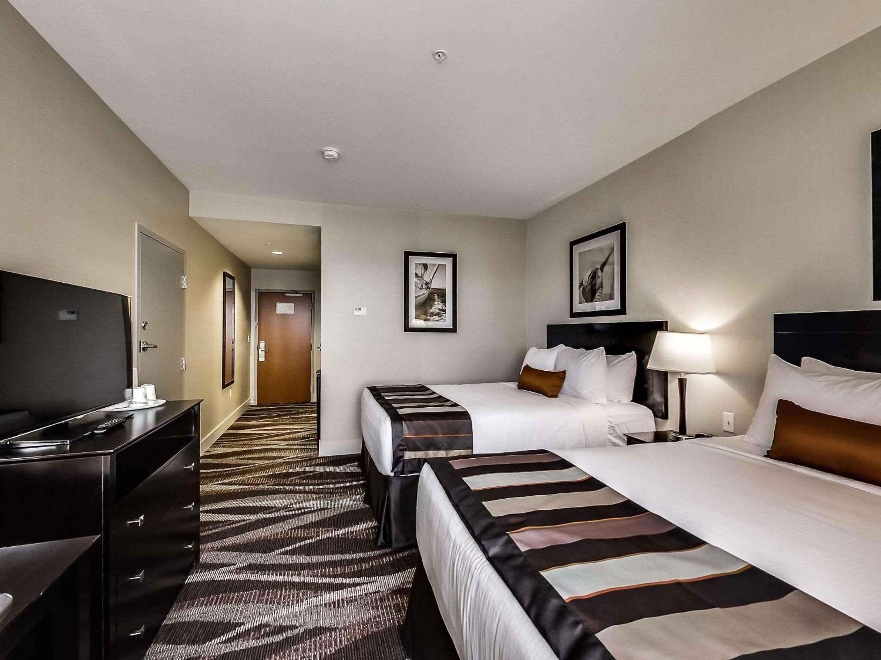 Leduc Vacations - Radisson Hotel Edmonton Airport - Property Image 1