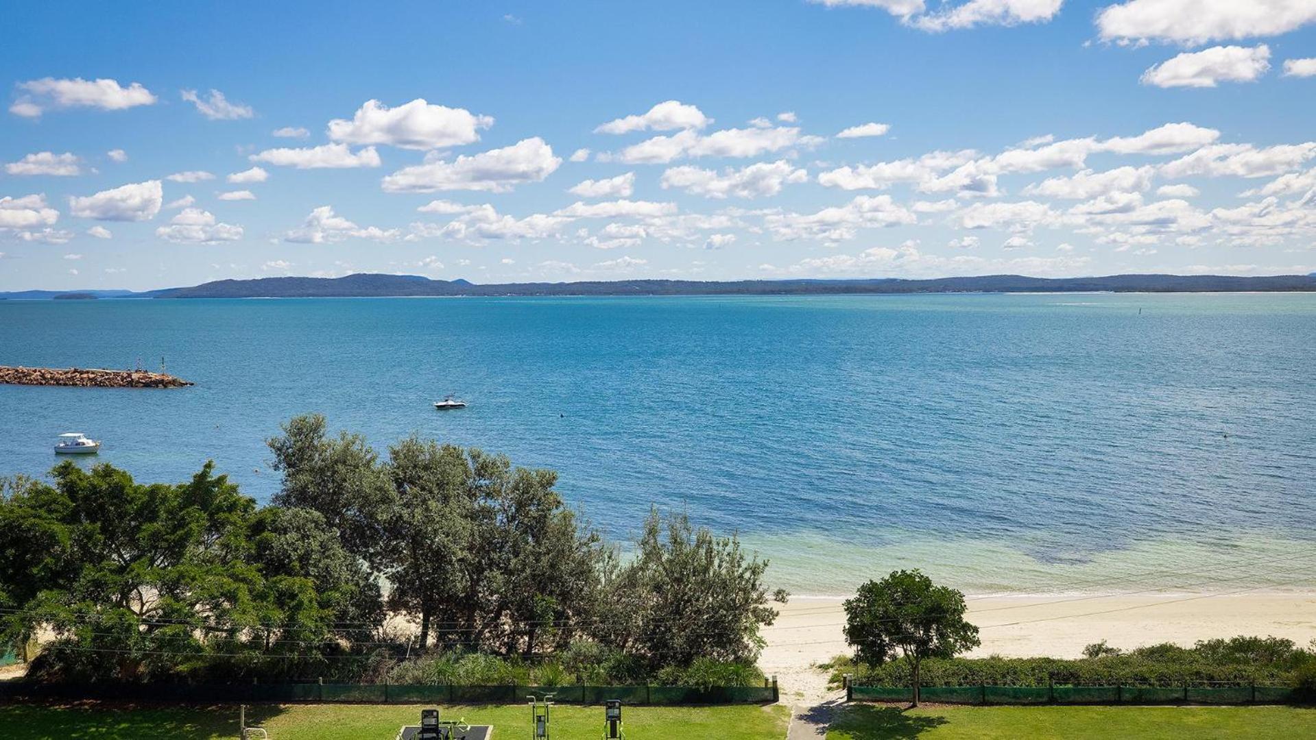 Riviera - Panoramic Water Views In The Heart Of Nelson Bay