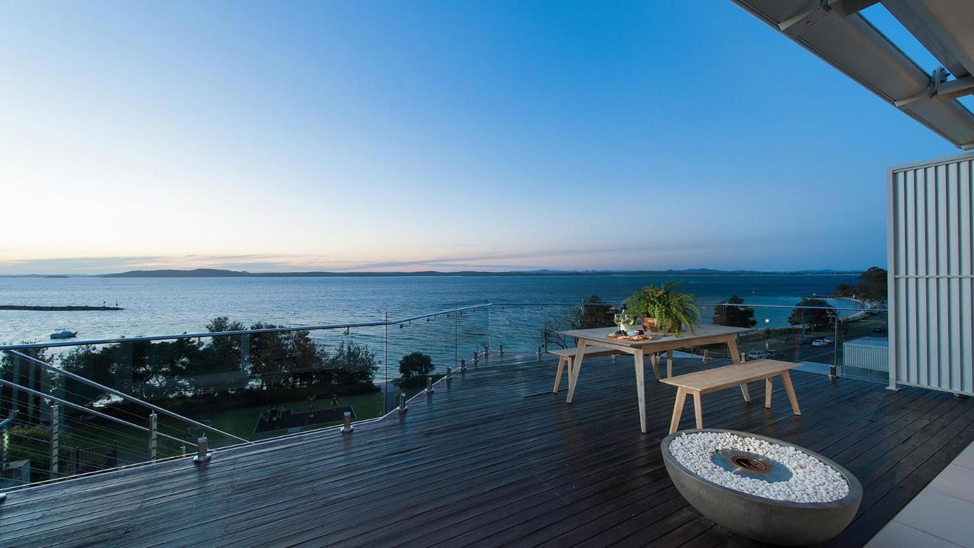 Riviera - Panoramic Water Views In The Heart Of Nelson Bay