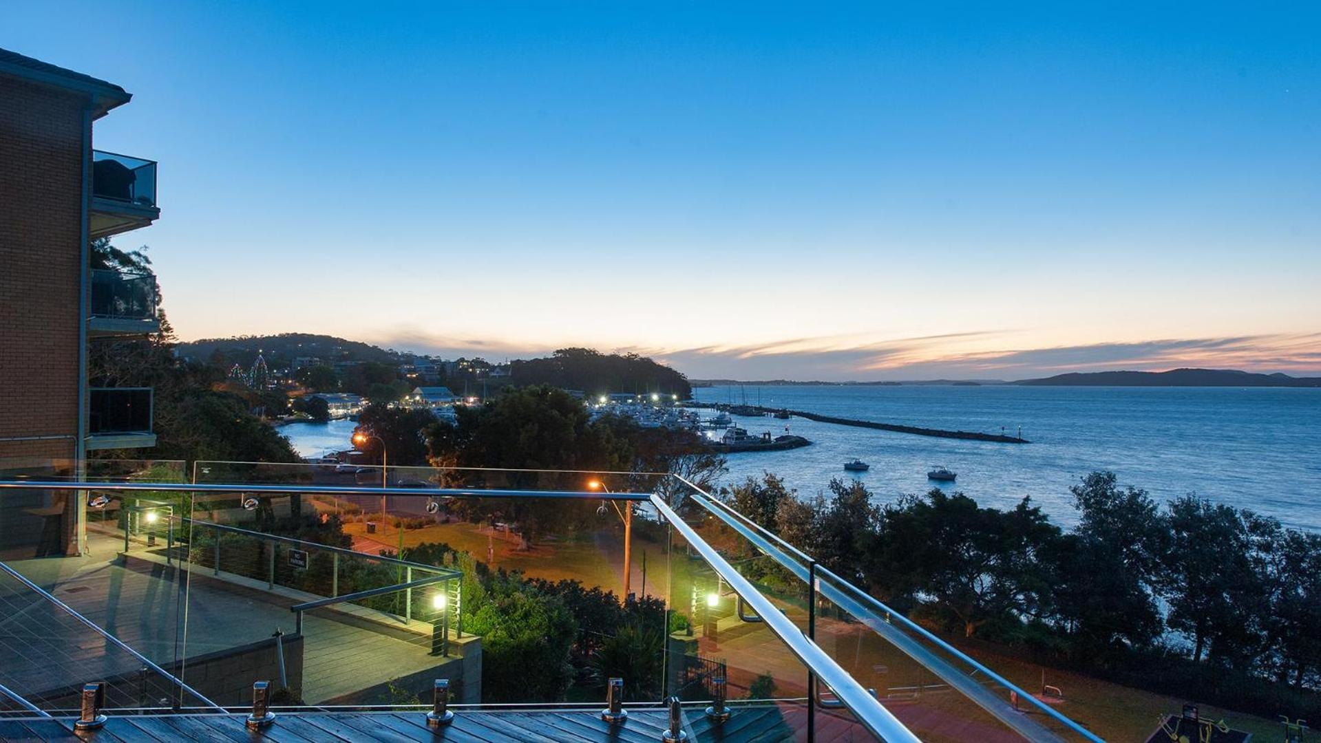 Riviera - Panoramic Water Views In The Heart Of Nelson Bay