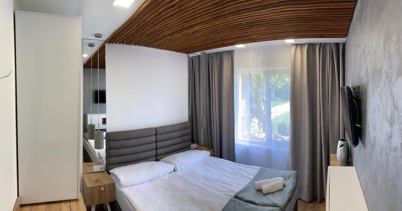 Sunray Guest House, Private Rooms & Apartment with Lovely Sea View