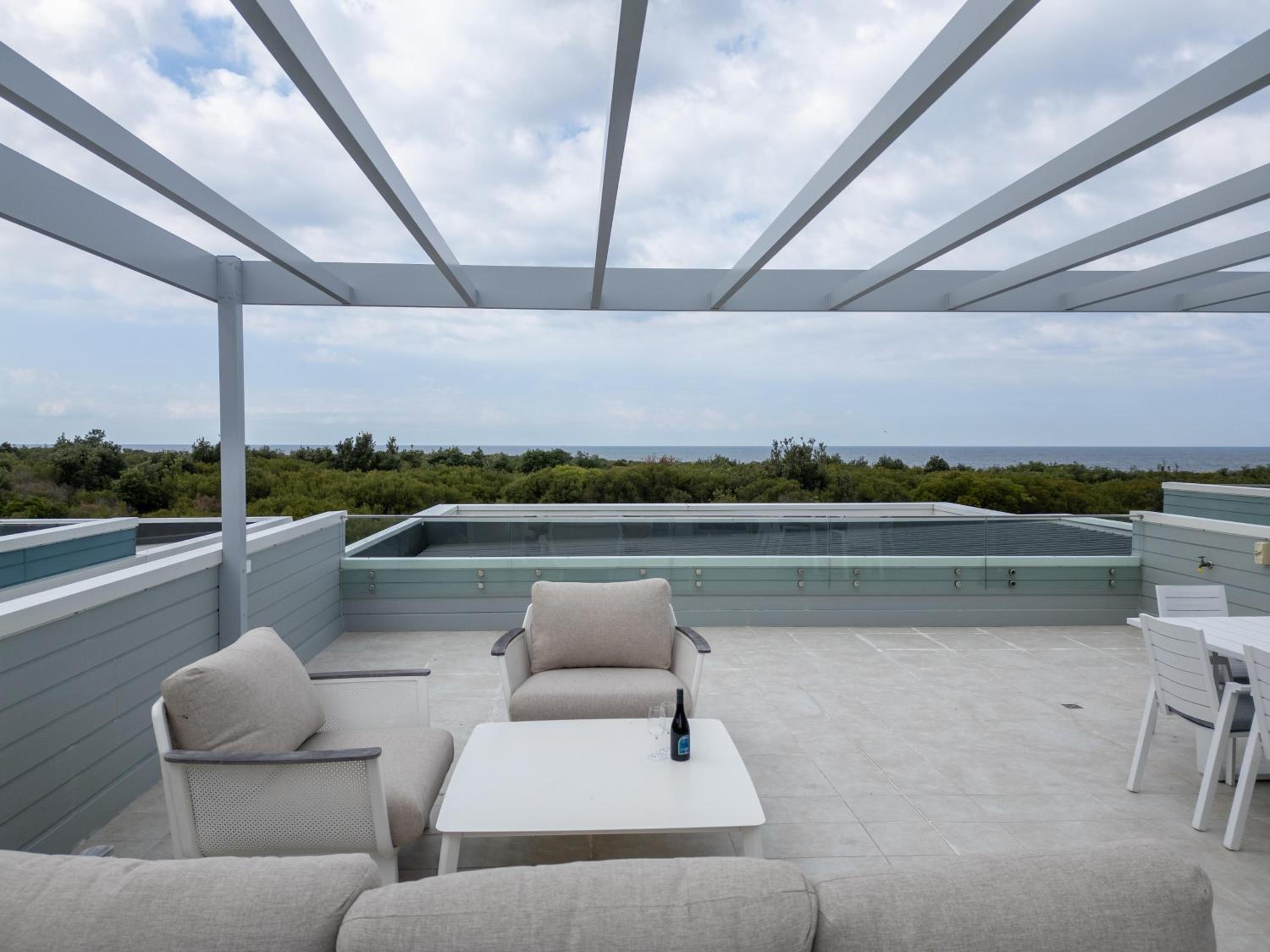 Oceanfront Oasis - Magenta