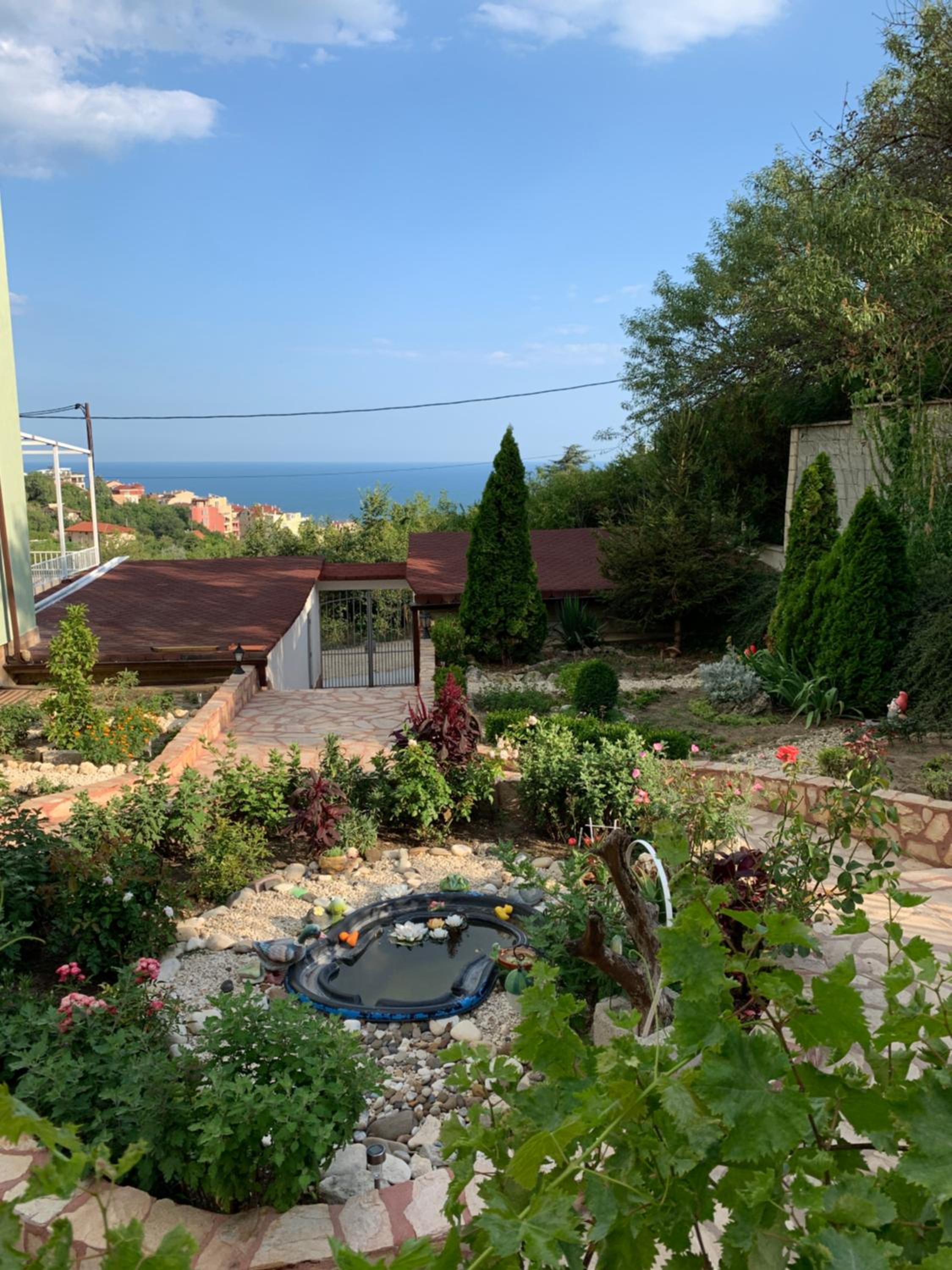 Sunray Guest House, Private Rooms & Apartment with Lovely Sea View