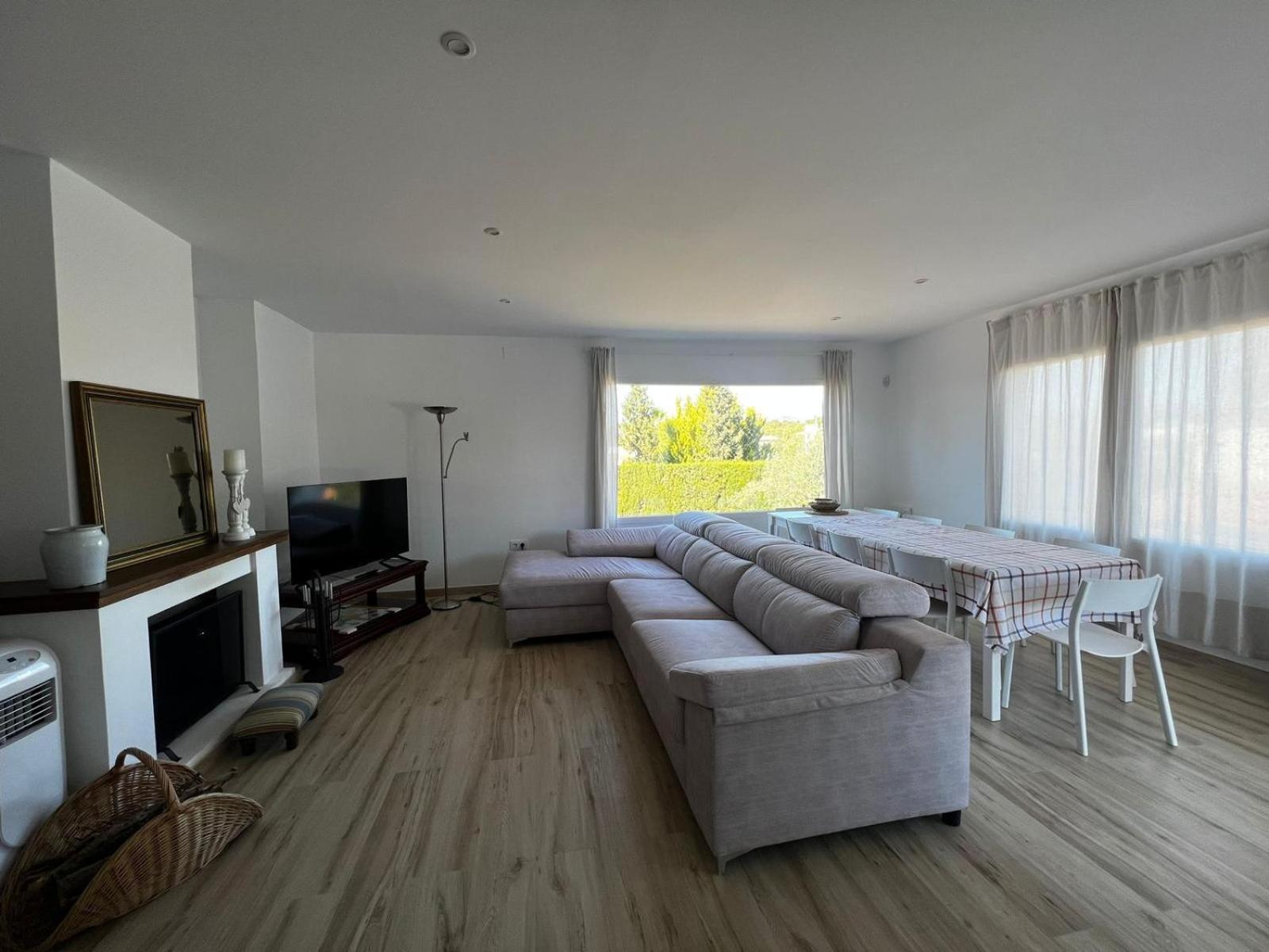 Acogedora casa con piscina