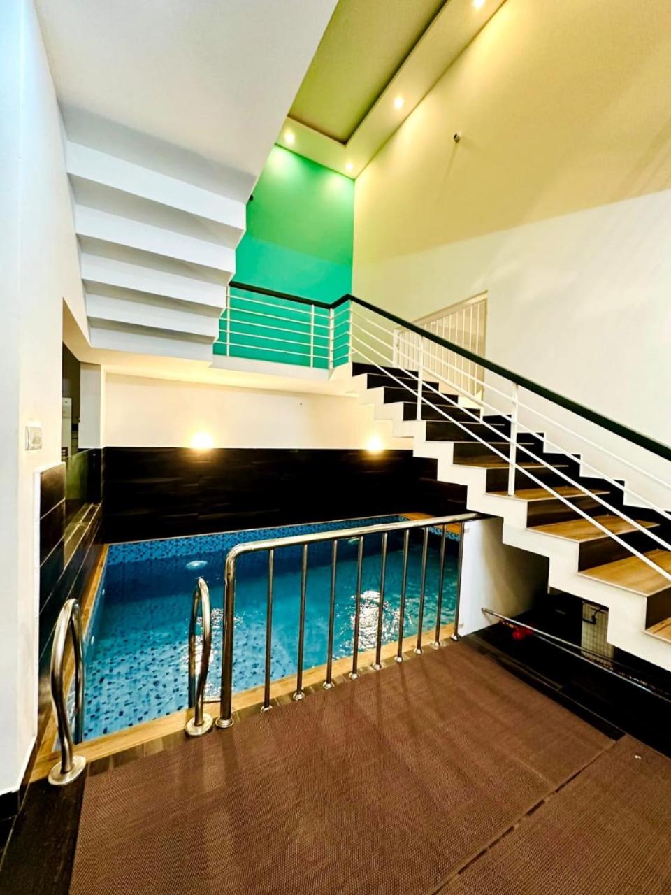 Mint villa
