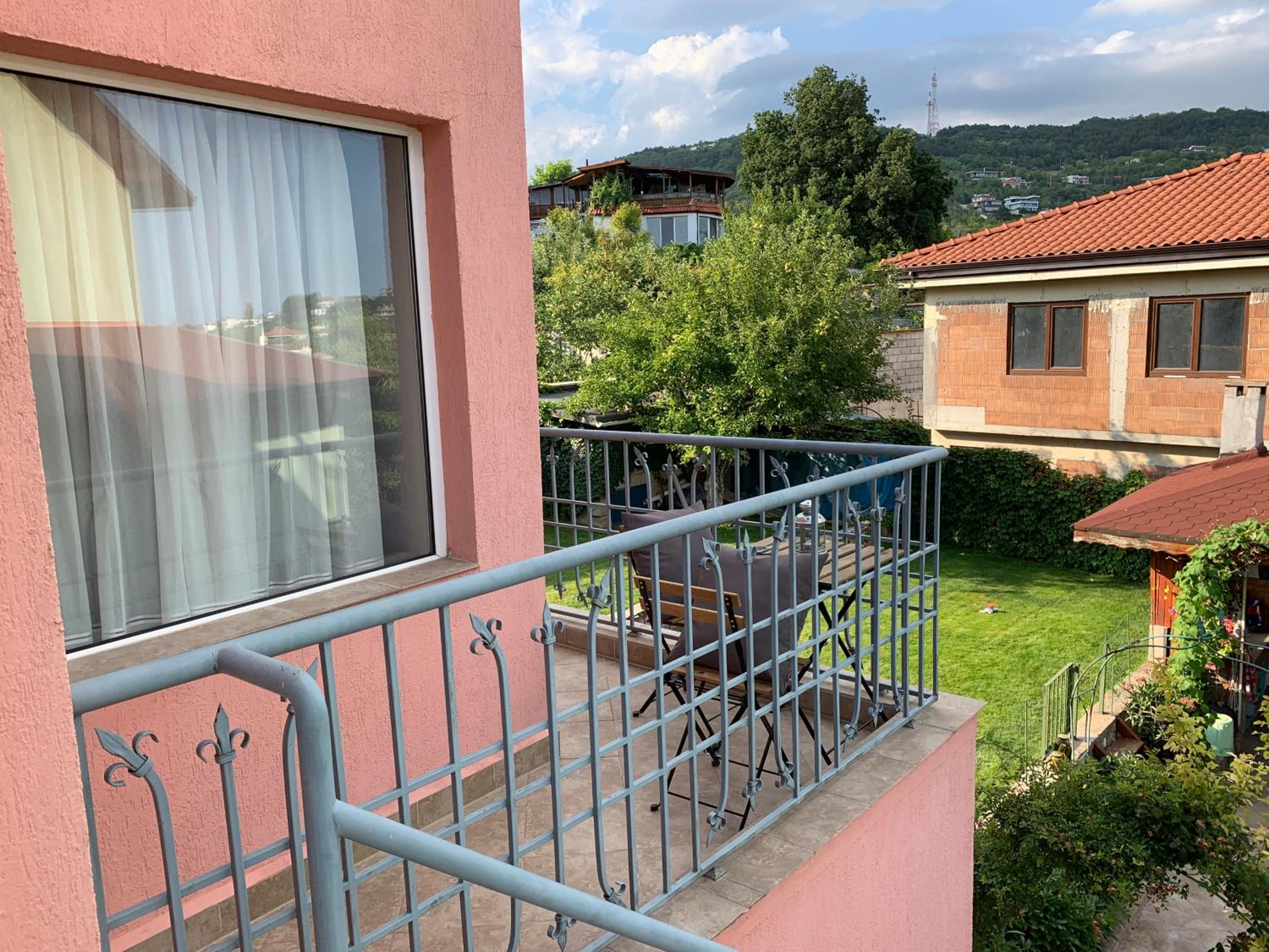 Sunray Guest House, Private Rooms & Apartment with Lovely Sea View
