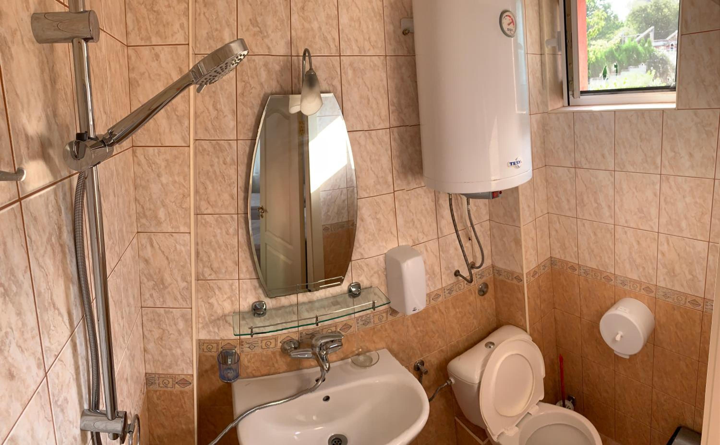 Sunray Guest House, Private Rooms & Apartment with Lovely Sea View