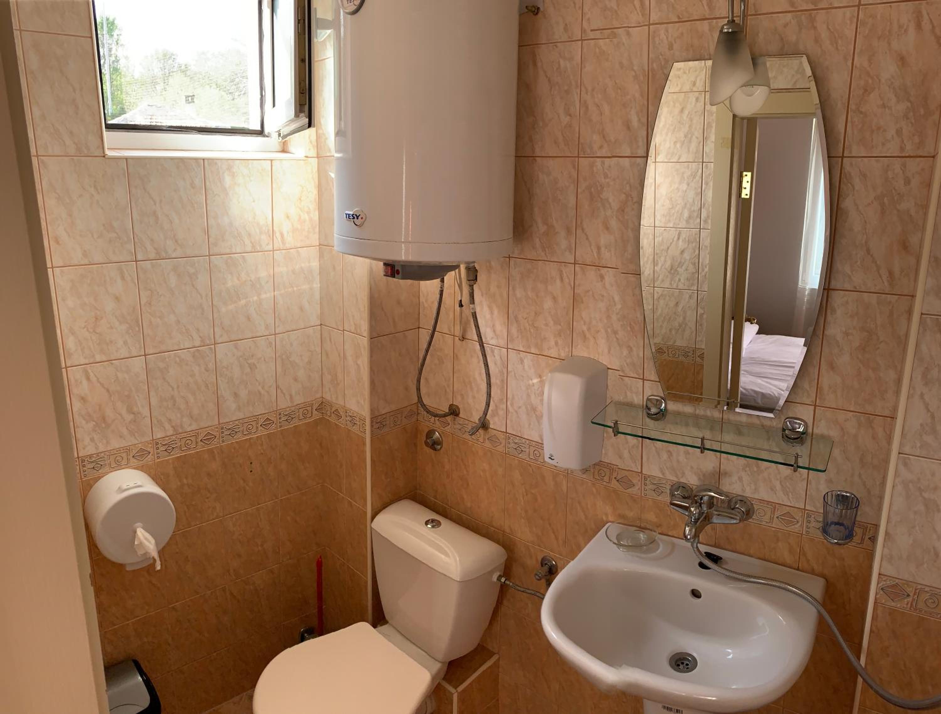 Sunray Guest House, Private Rooms & Apartment with Lovely Sea View