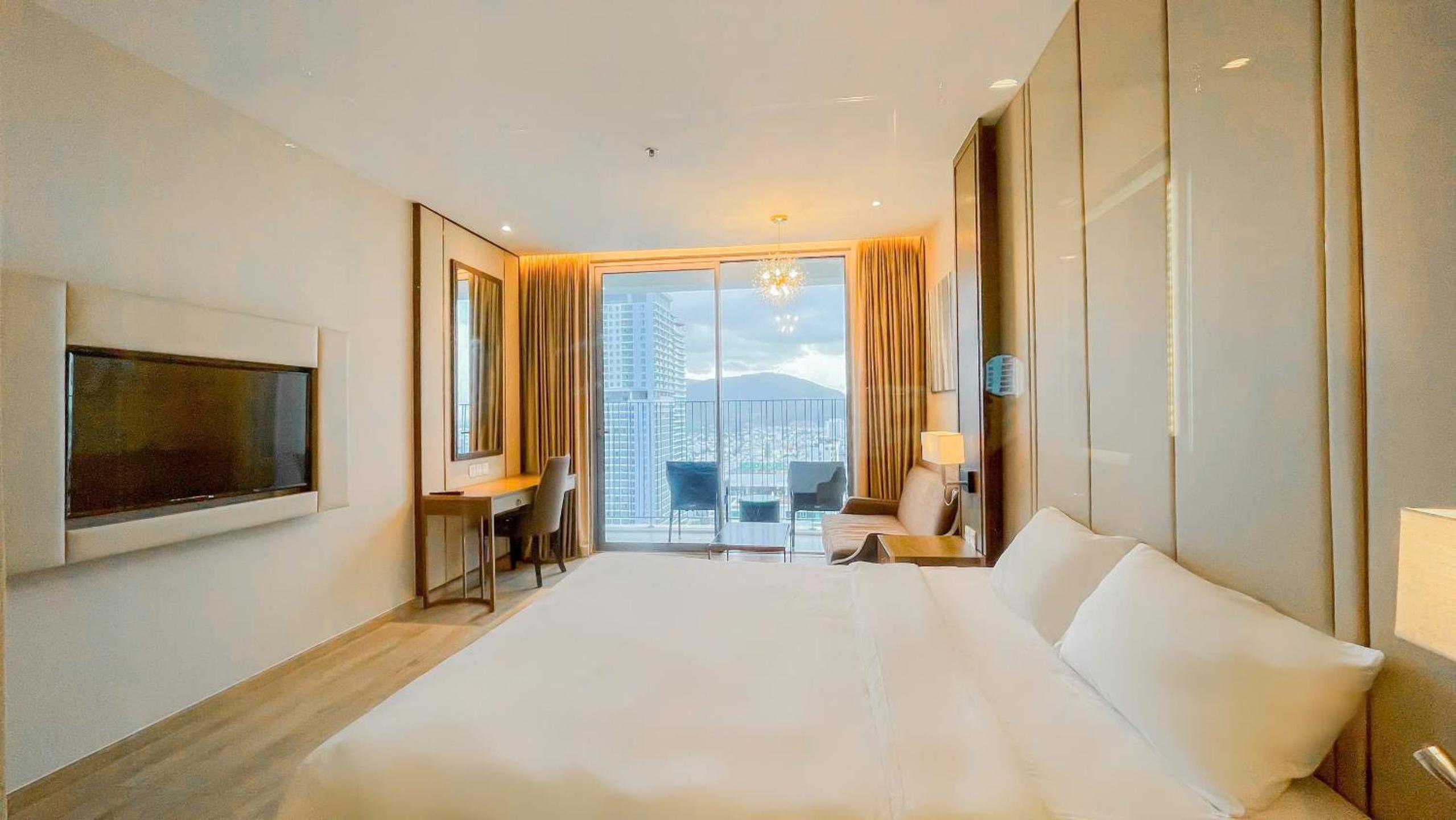 Cozy Panorama Apartment In Front of the City Center Beach