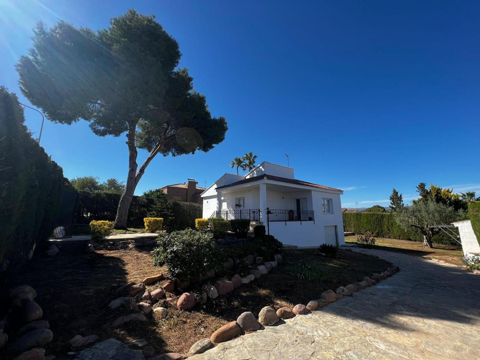 Acogedora casa con piscina