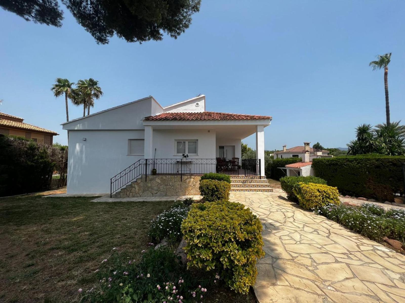 Acogedora casa con piscina