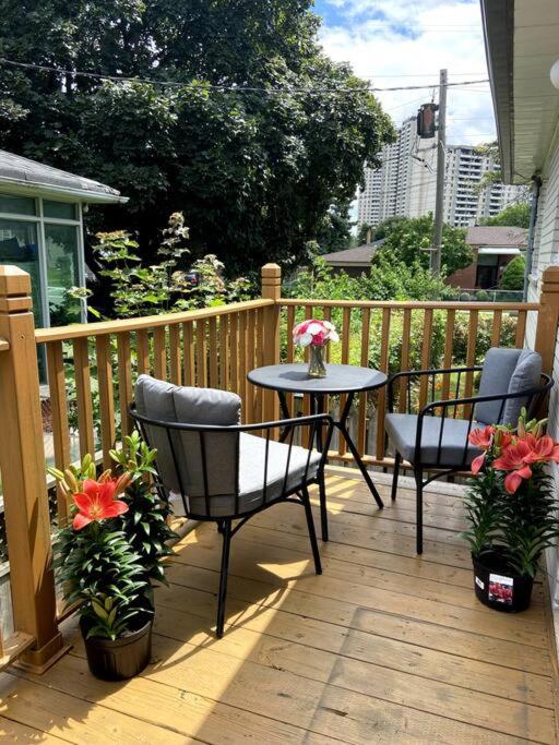 Sunny House - Main Floor, Free parking, in Toronto