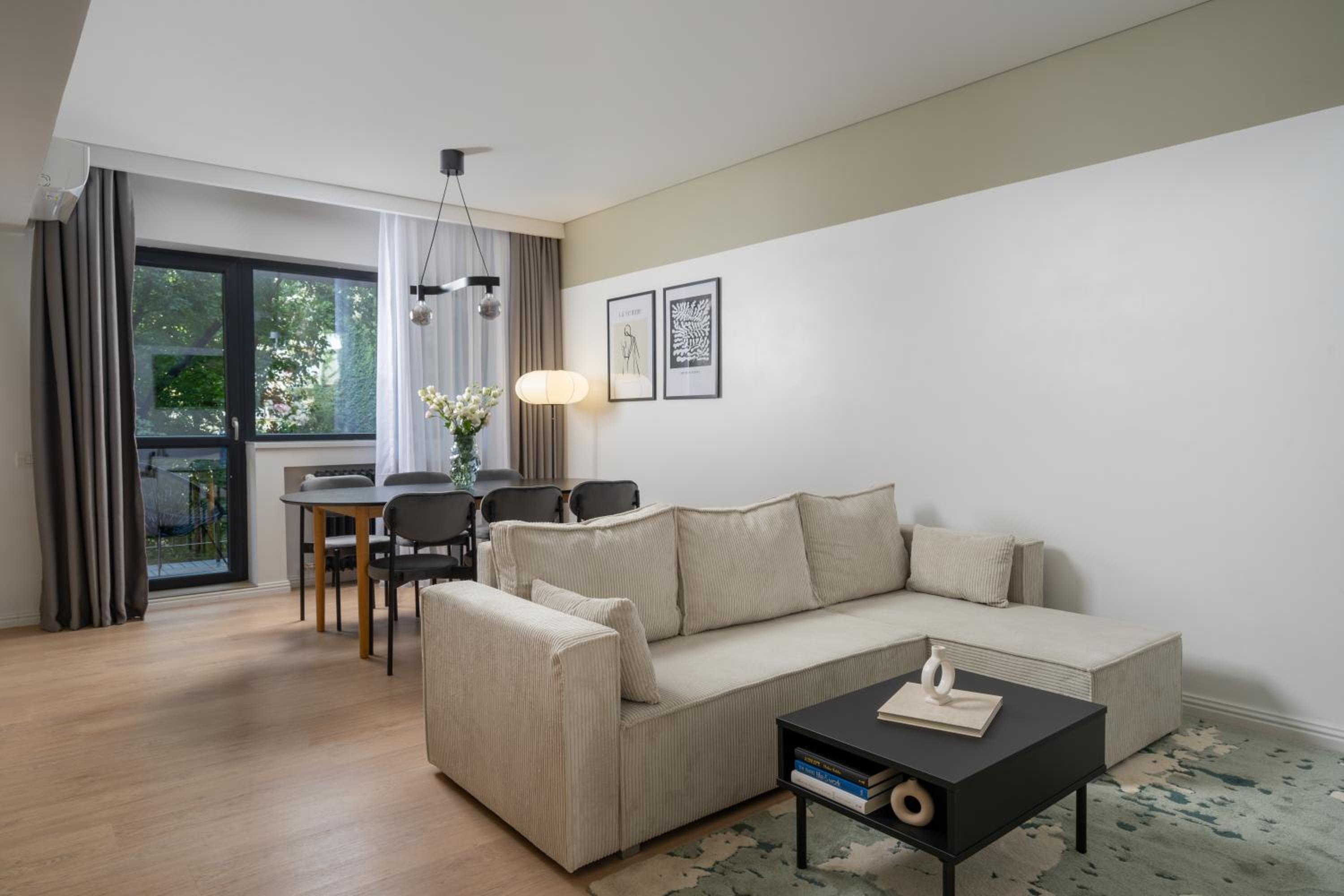 Deluxe 2BR mid or long term OldCity view 5
