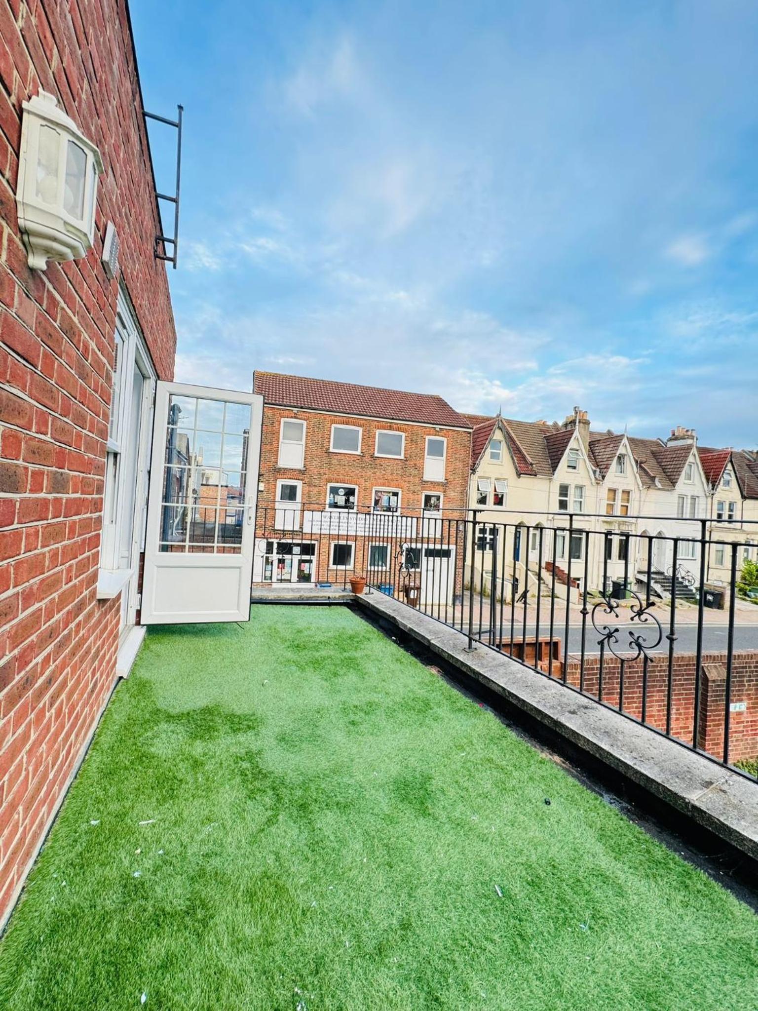 Southsea Modern Apt view 2