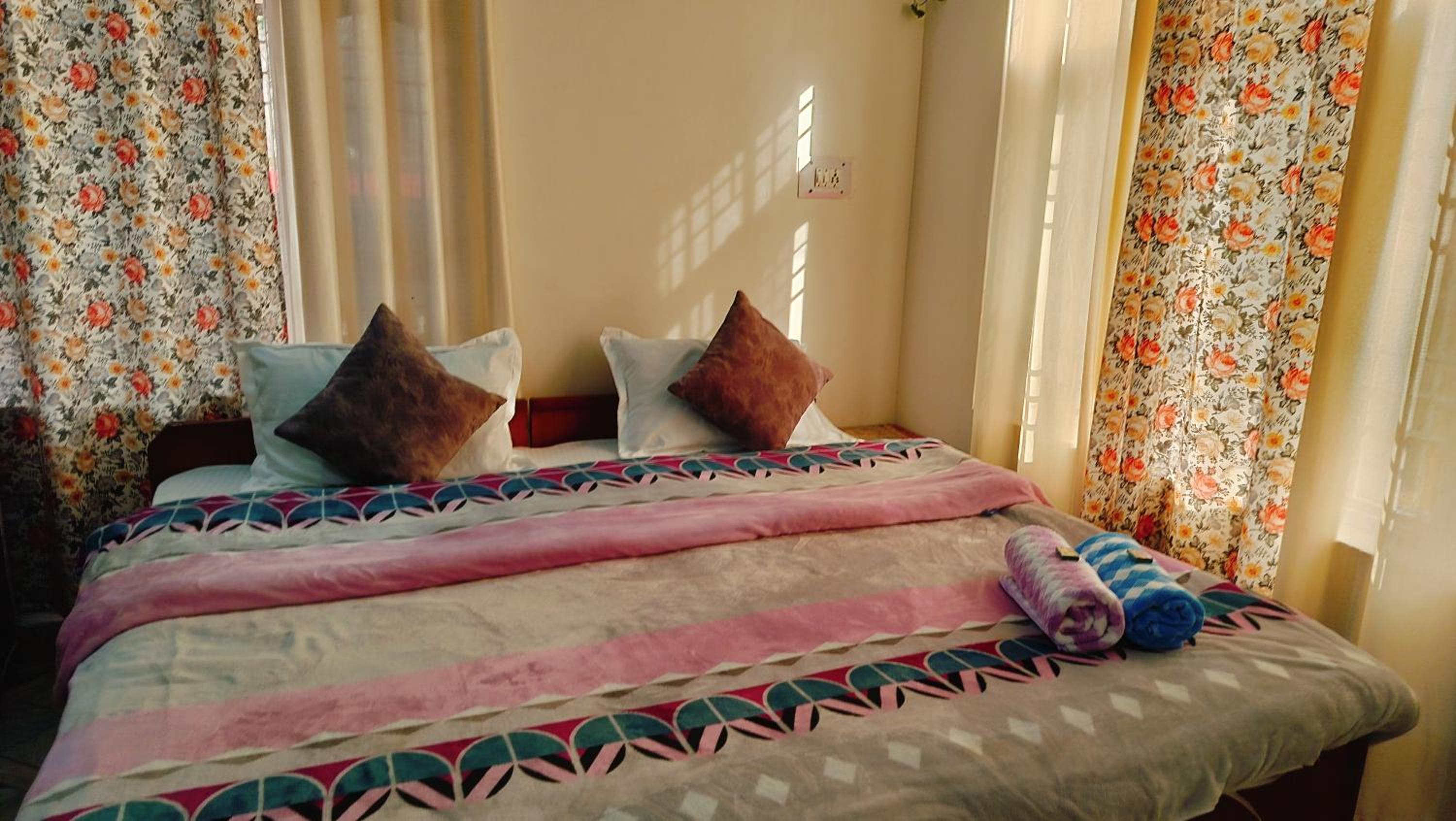Vivek Home Stay, Bir Colony Chaugan view 5