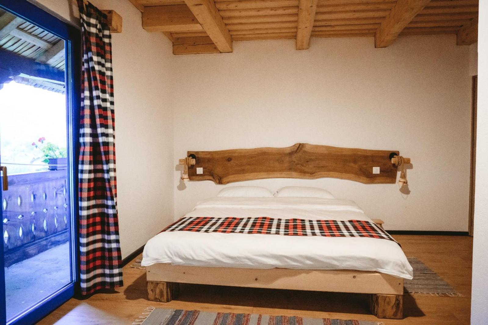 Casa Mariș view 2