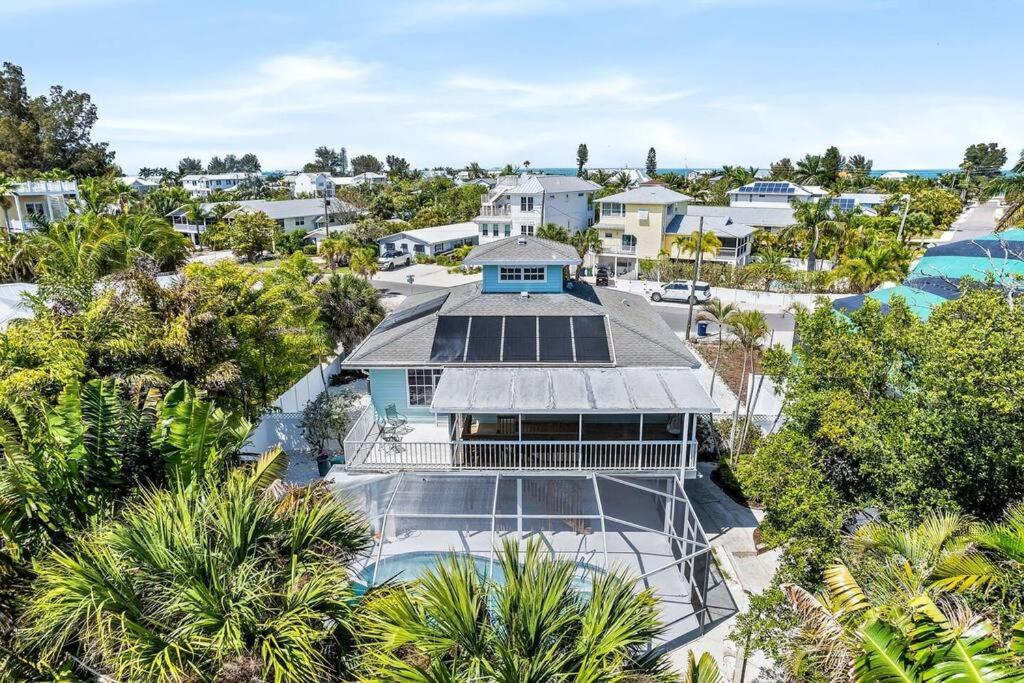 Isla Living, 3 Bed, Canal, Pool view 4