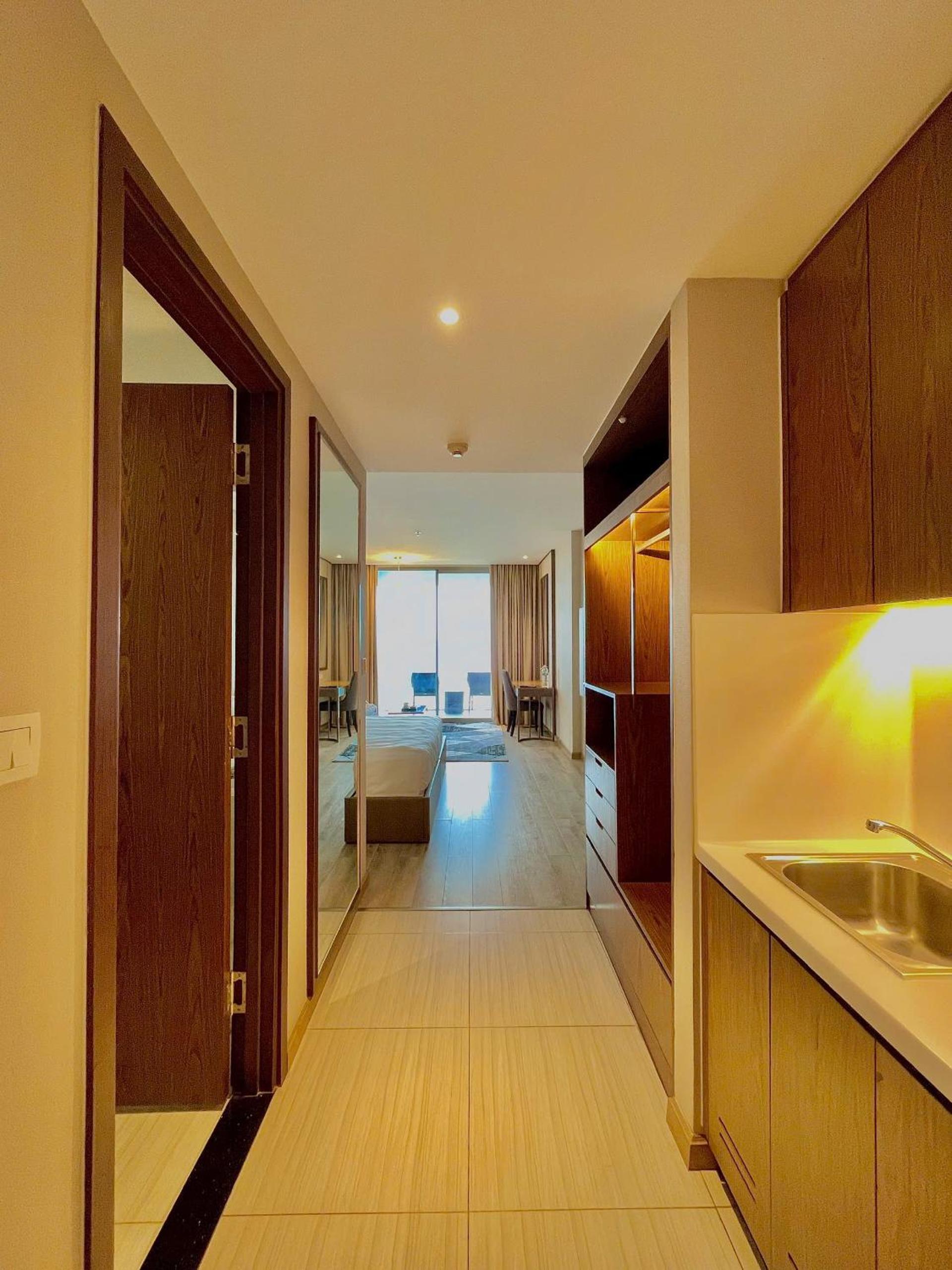 Cozy Panorama Apartment In Front of the City Center Beach