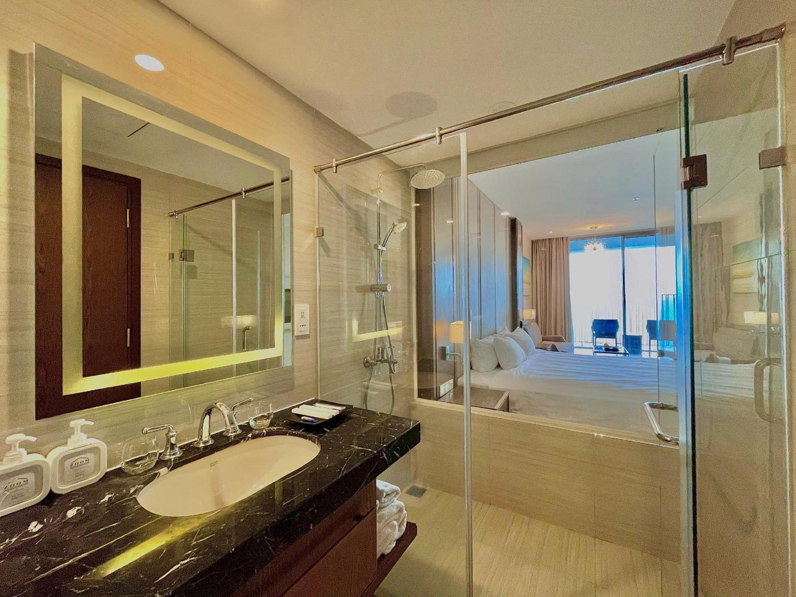 Cozy Panorama Apartment In Front of the City Center Beach
