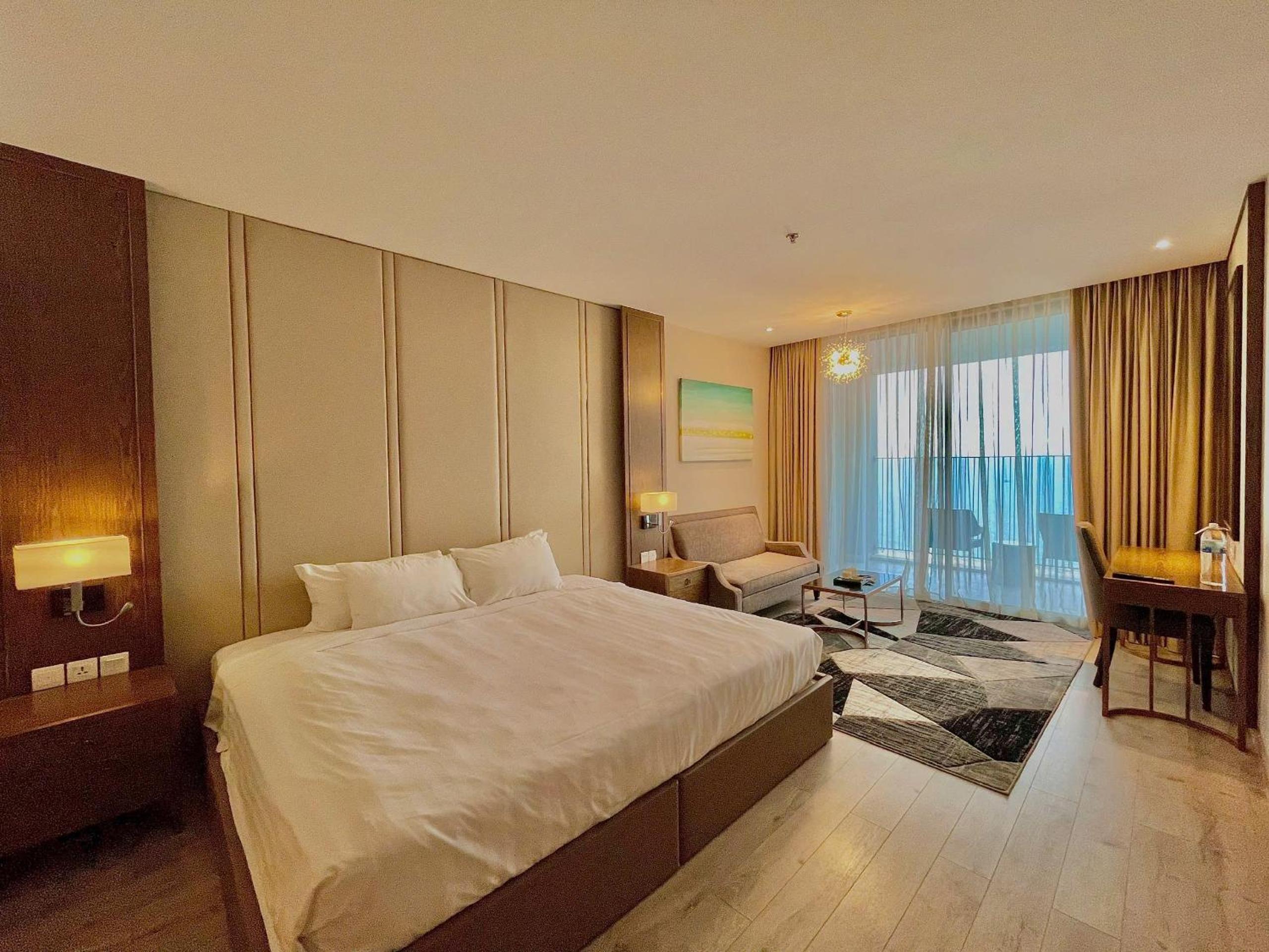 Cozy Panorama Apartment In Front of the City Center Beach