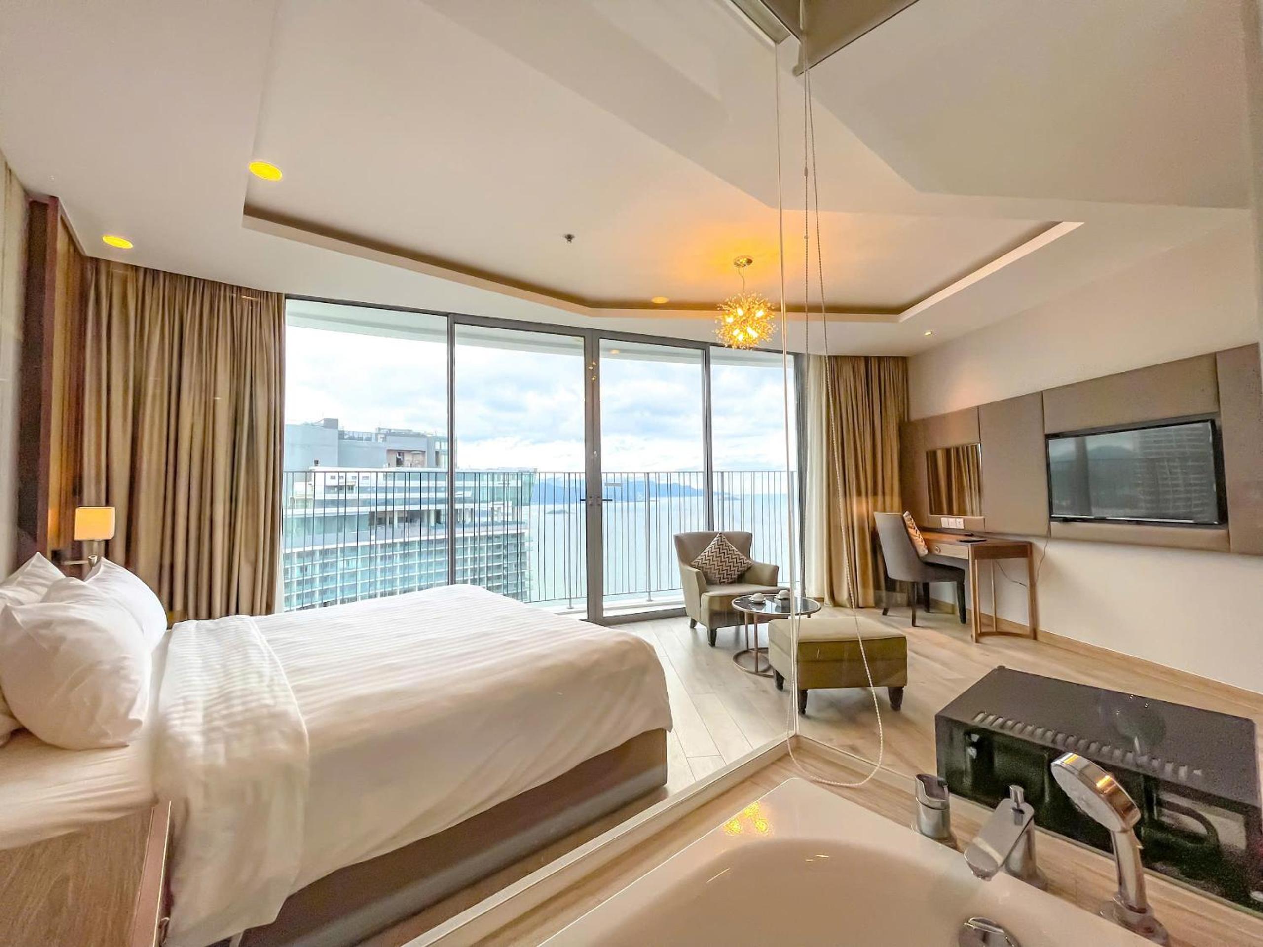 Cozy Panorama Apartment In Front of the City Center Beach