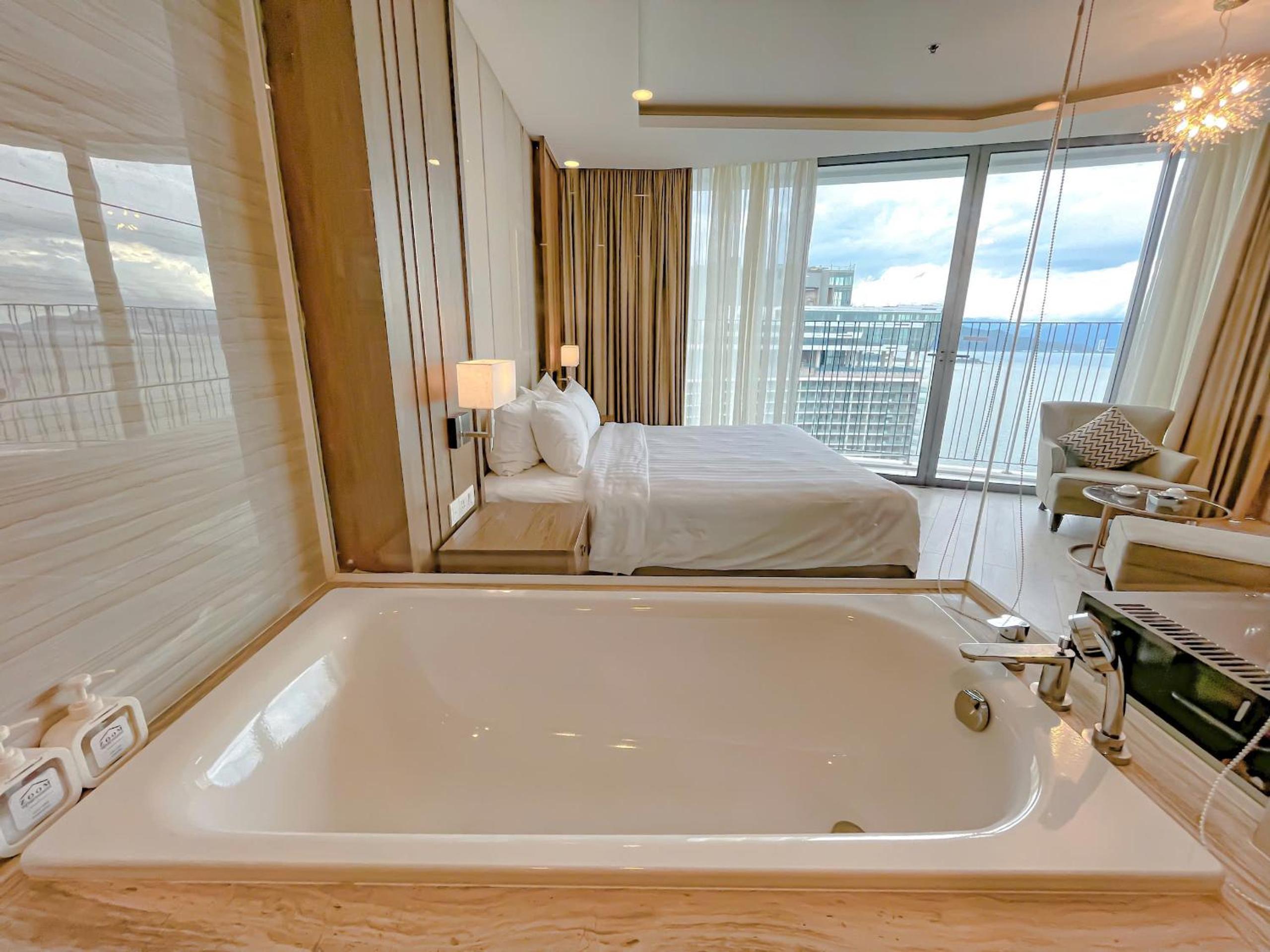 Cozy Panorama Apartment In Front of the City Center Beach