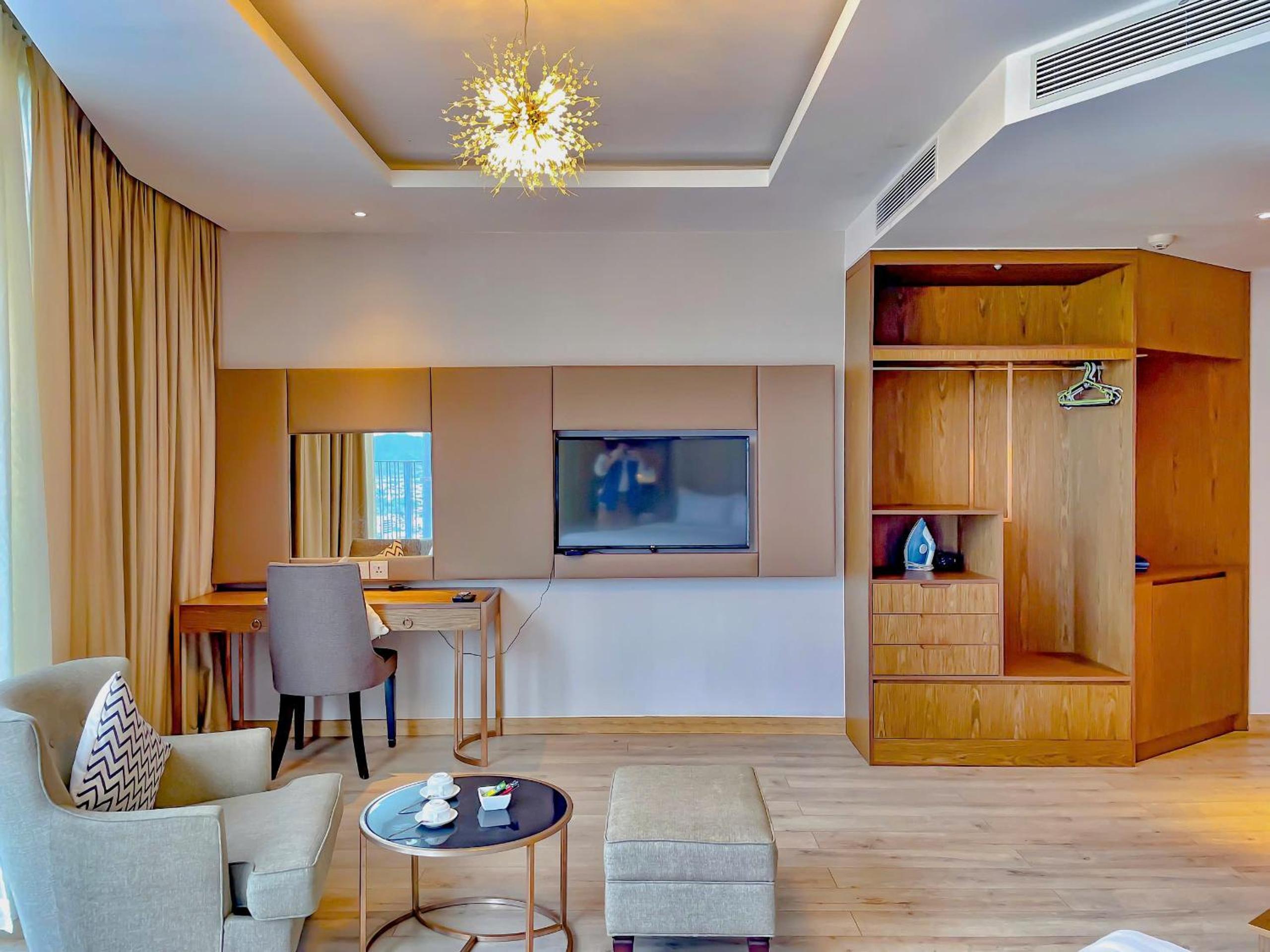 Cozy Panorama Apartment In Front of the City Center Beach
