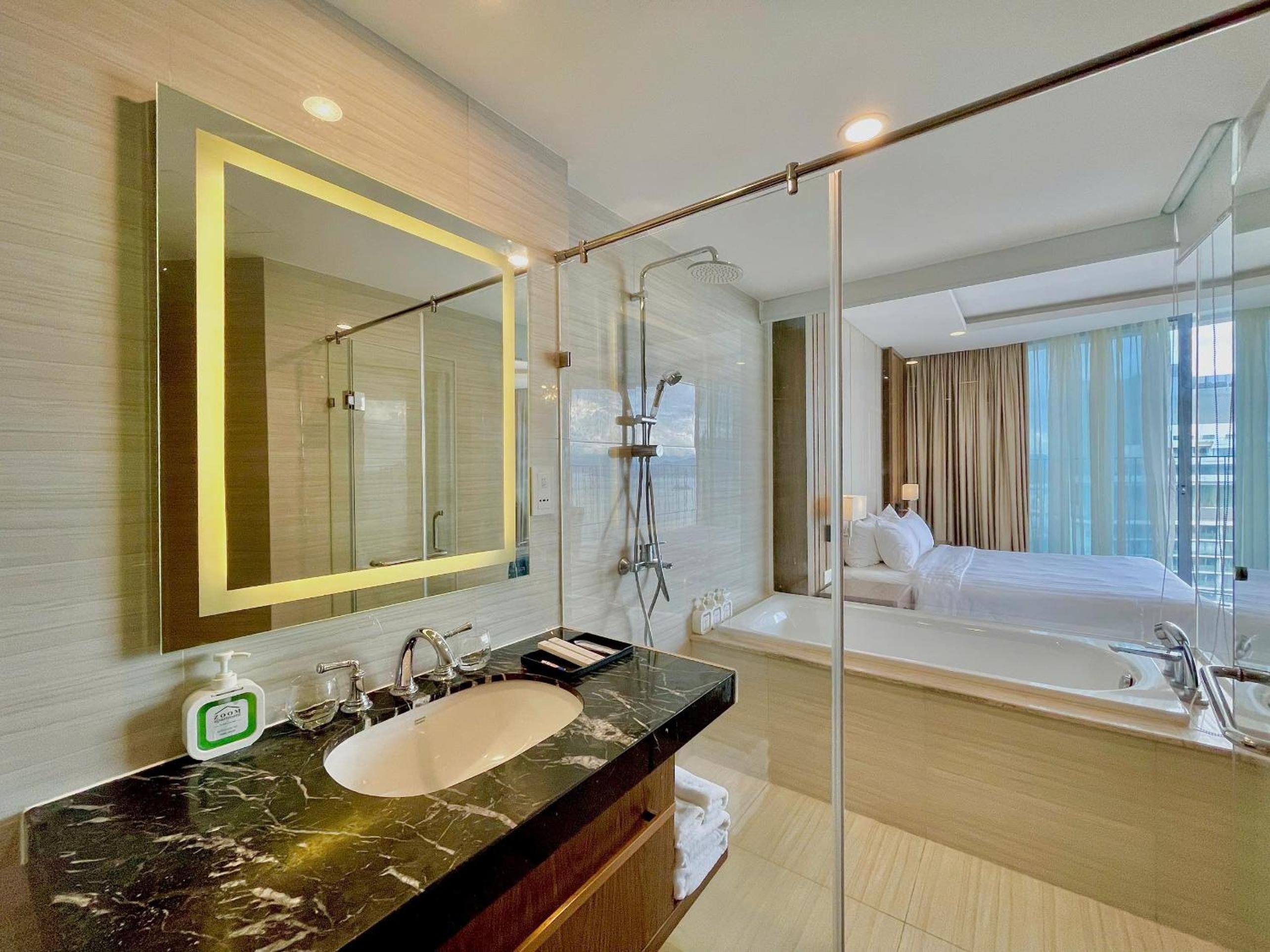 Cozy Panorama Apartment In Front of the City Center Beach