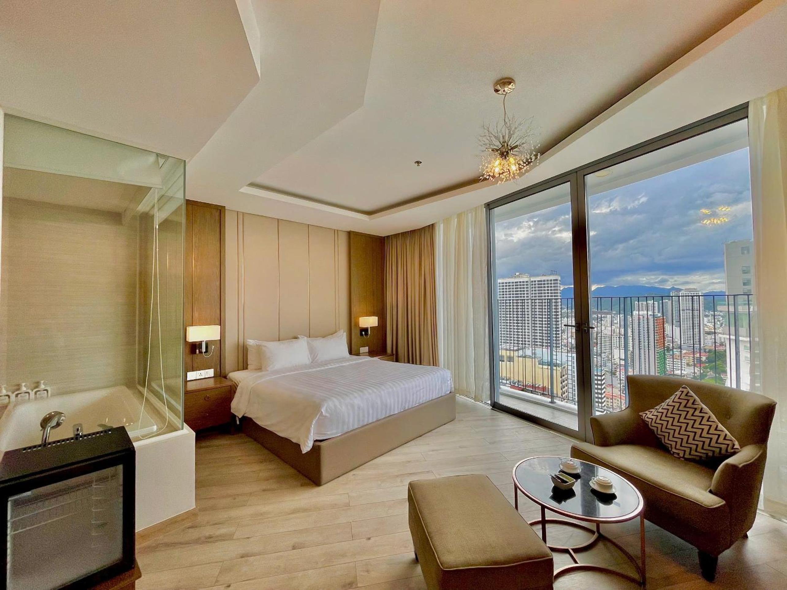 Cozy Panorama Apartment In Front of the City Center Beach