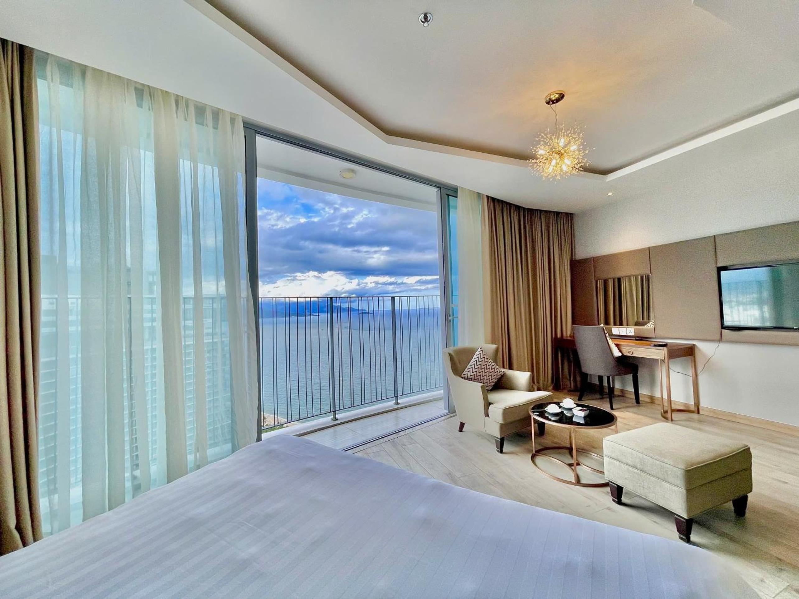 Cozy Panorama Apartment In Front of the City Center Beach