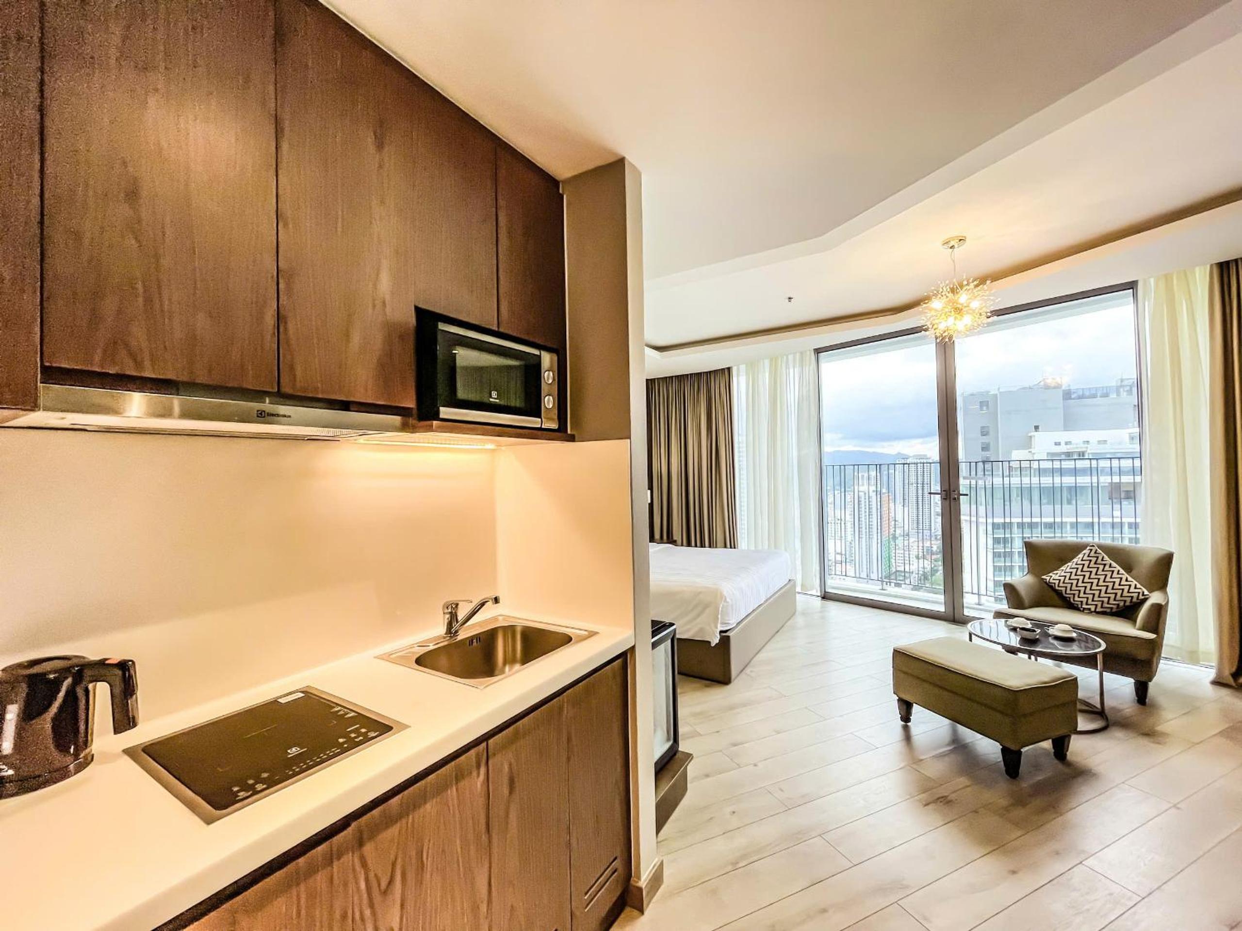 Cozy Panorama Apartment In Front of the City Center Beach