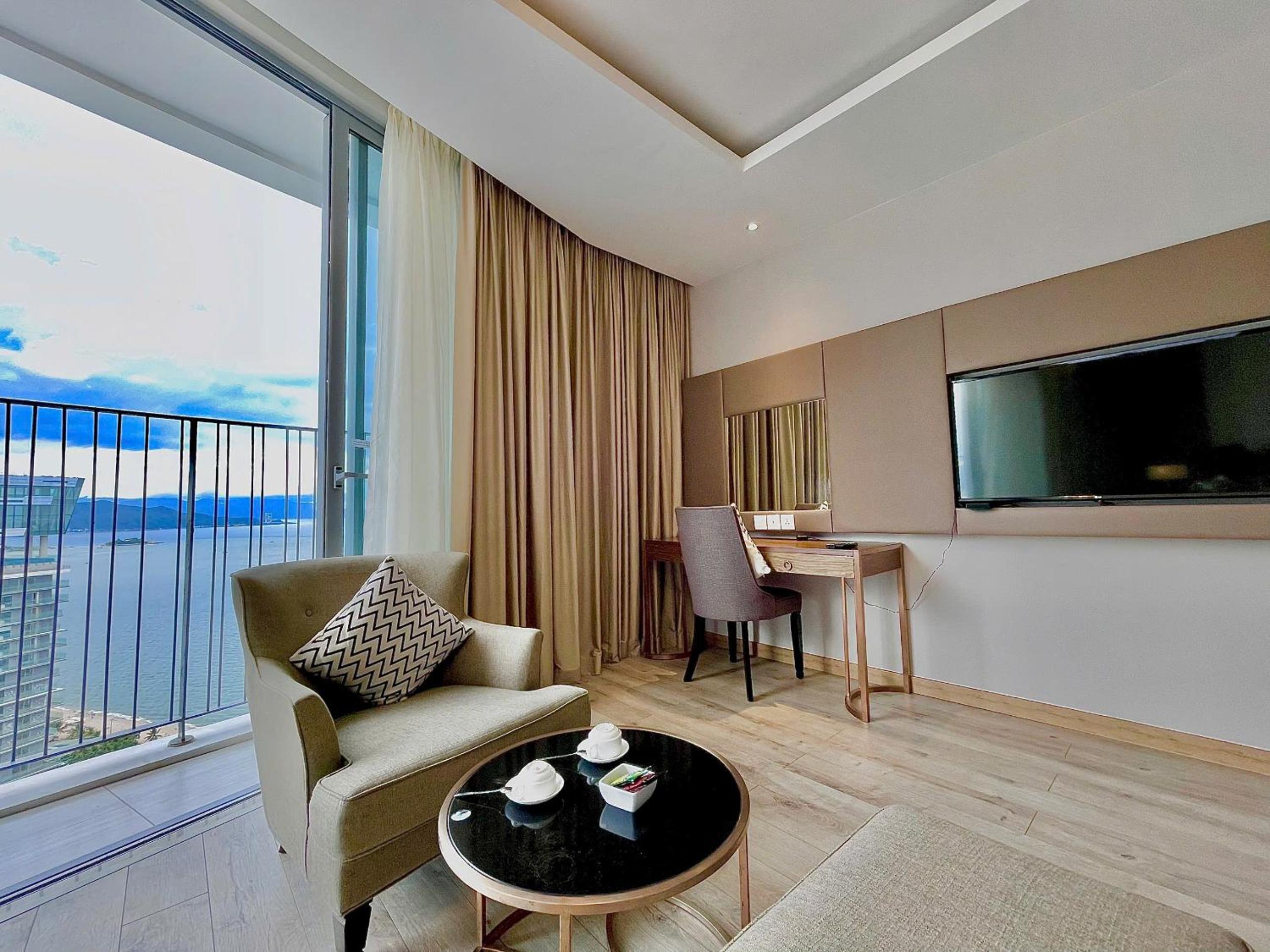 Cozy Panorama Apartment In Front of the City Center Beach